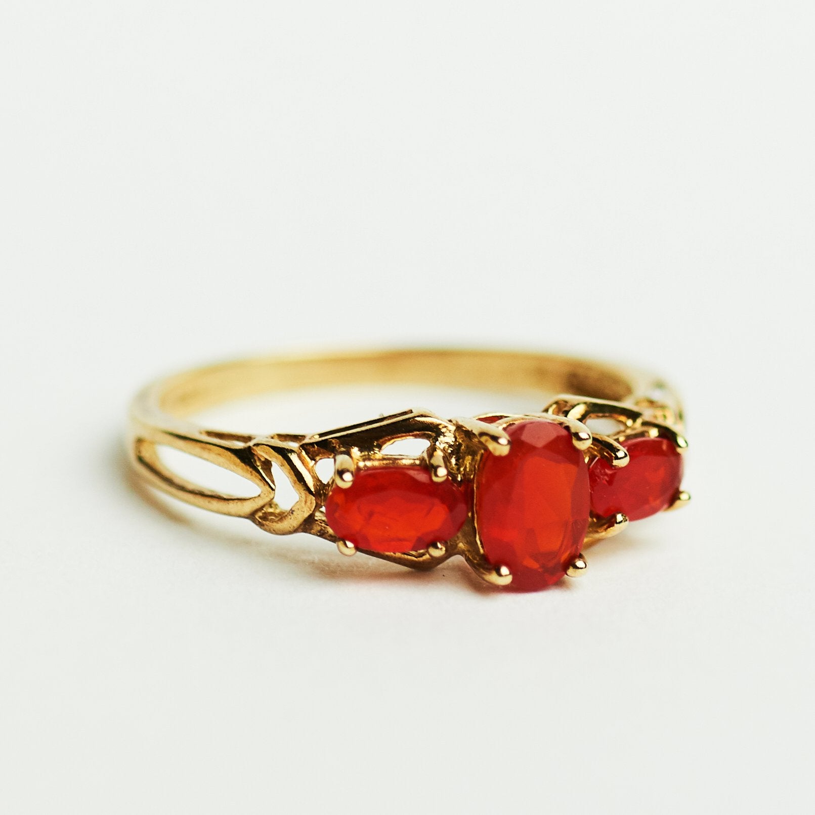 Vintage ring, Ophalen of Verzenden, Zo goed als nieuw, 17 tot 18, Met edelsteen