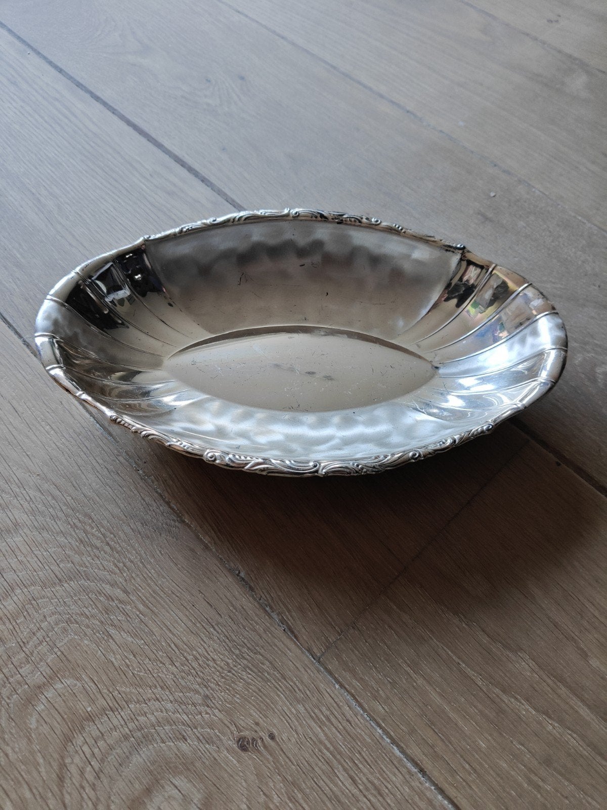 Antieke Zilveren Ovaal Schaaltje met Sierlijke Rand, Antiek en Kunst, Ophalen, Zilver