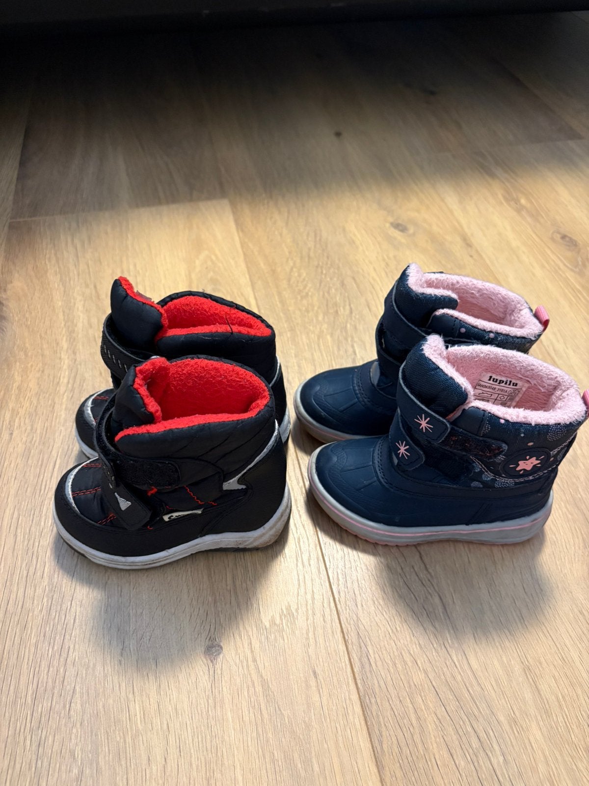 Snowboots maat 22 & 23, €5 per stuk, Ophalen of Verzenden, Zo goed als nieuw, Jongetje of Meisje, Laarsjes