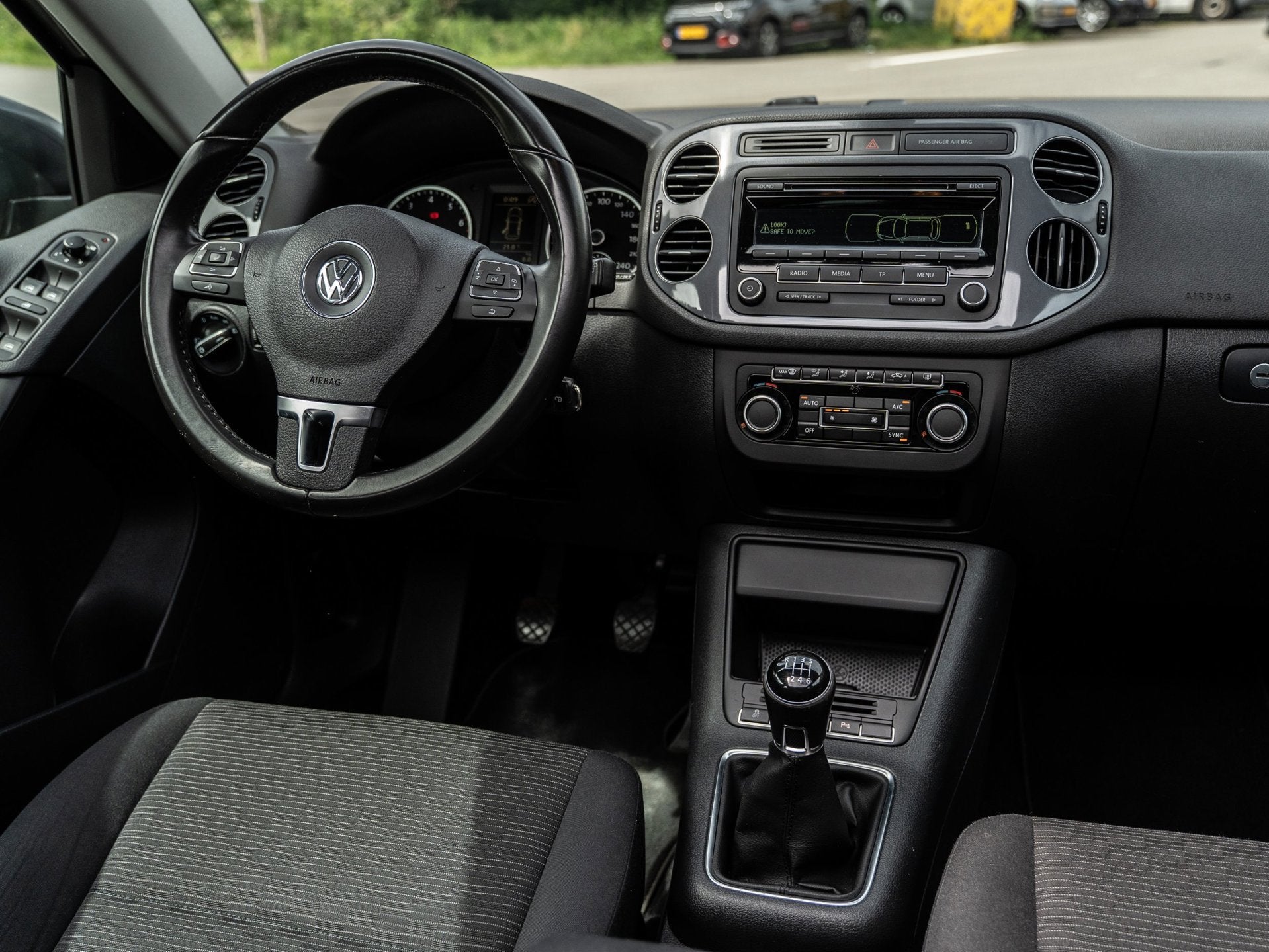 Volkswagen Tiguan 1.4 TSI Sport&Style - PANORAMADAK - CLIMAT, Voorwielaandrijving, Euro 5, 15 km/l, Gebruikt