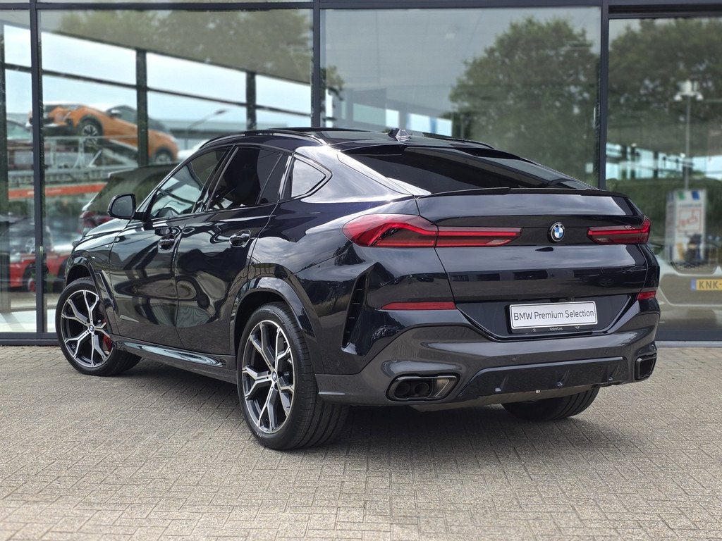 BMW X6 xDrive40i M Sport Automaat / Trekhaak / Panoramadak /, Auto's, BMW, Gebruikt, Met garantie (alle), 138 €/maand, Zwart