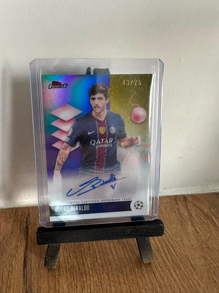 Finest PSG Auto - Lucas Beraldo - 43.75, Verzamelen, Ophalen of Verzenden, Nieuw, Buitenlandse clubs, Spelerskaart