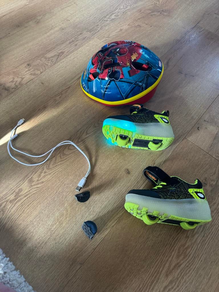 Spider-Man rolschaatsschoenen met helm - Maat 28, Ophalen of Verzenden, Verstelbaar, Gebruikt, Kinderen