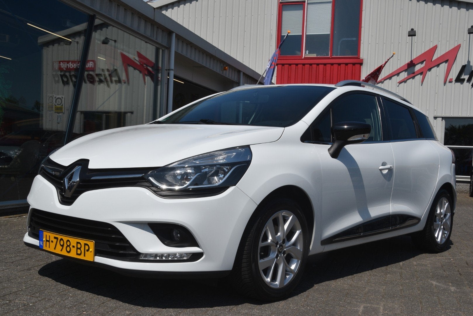 Renault Clio Estate 0.9 TCe Limited Airco | Carplay | PDC |, Auto's, Renault, Voorwielaandrijving, 898 cc, Gebruikt, Euro 6