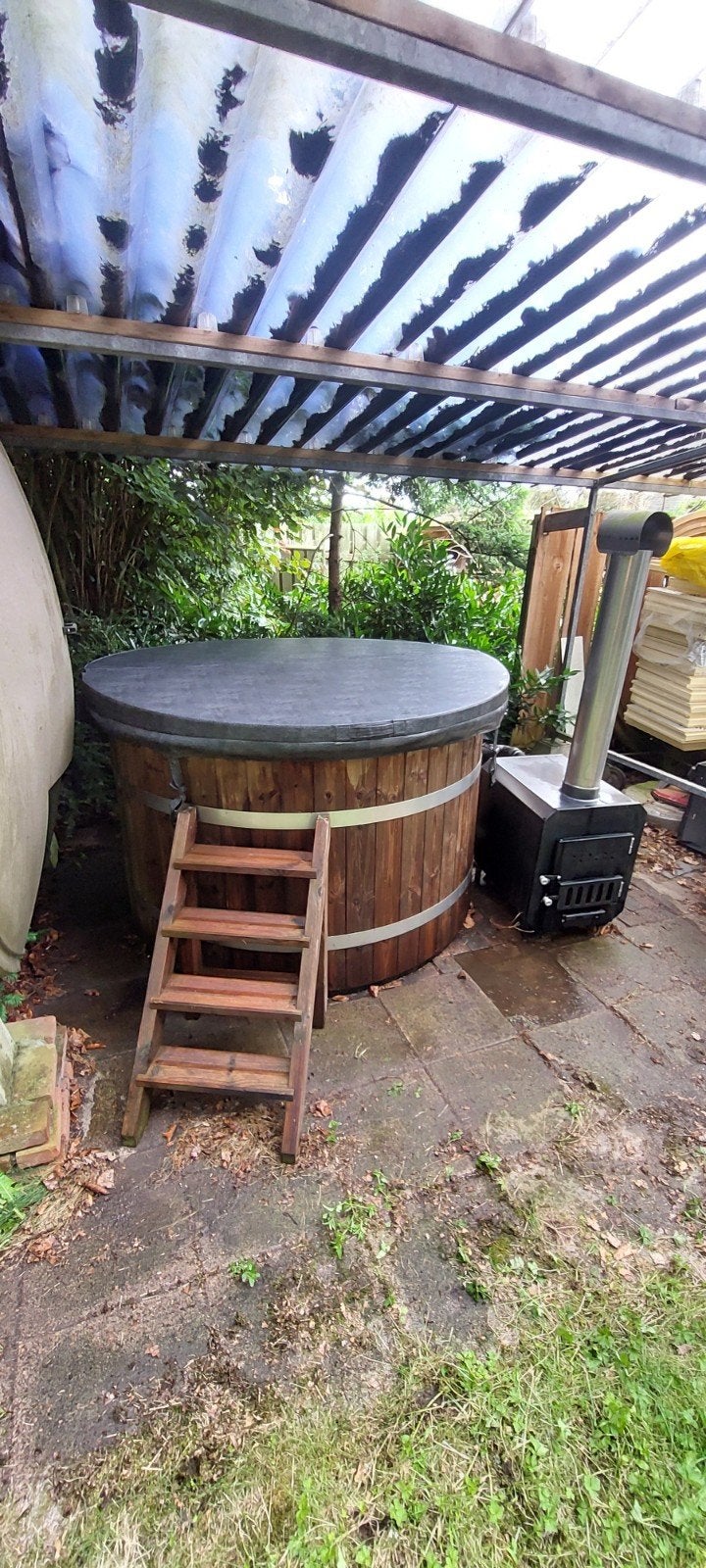Welltub Hottub 160cm houtgestookte kachel 45 Kw, Ophalen