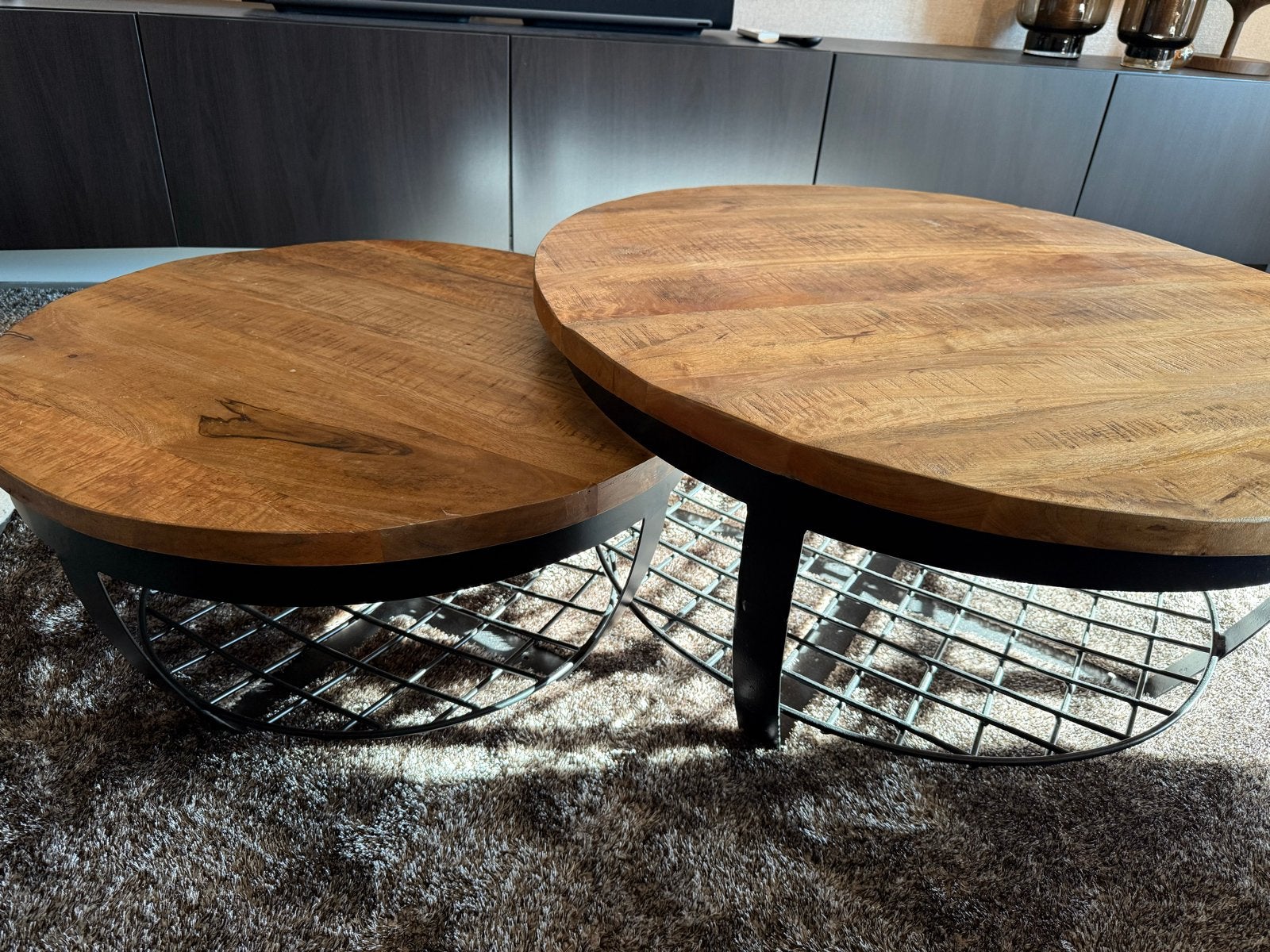 Set van 2 ronde salontafels van mangohout en metaal, Ophalen, 50 – 75, Rond, 50 tot 100 cm
