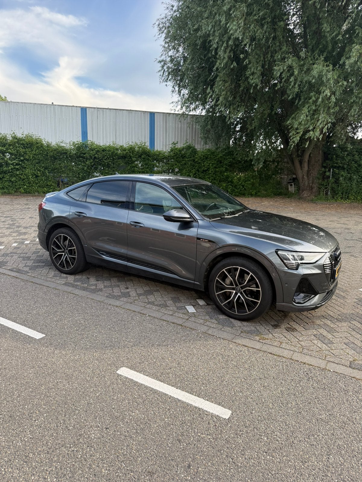 Audi e-tron 55 Quattro 408pk 2020 Grijs, Auto's, Audi, Particulier, e-tron, Elektrisch, SUV of Terreinwagen, Automaat, Origineel Nederlands
