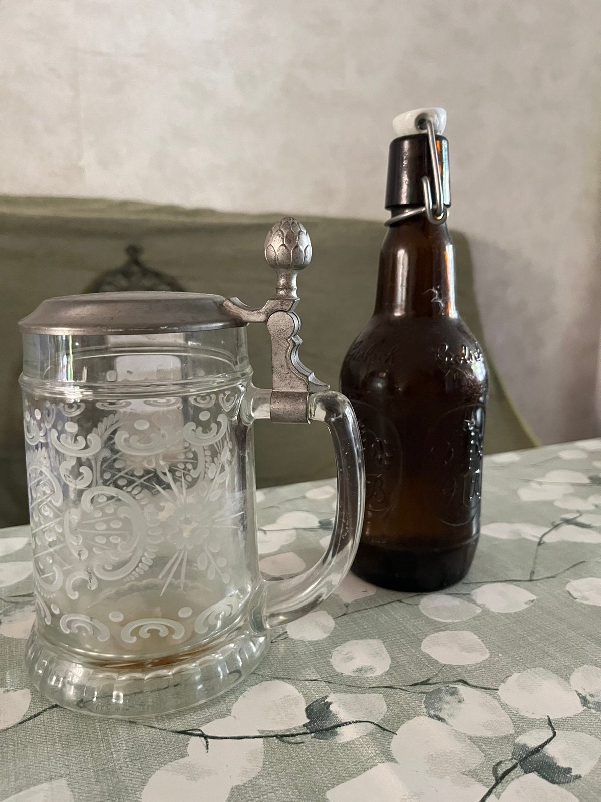 Oude bier beker en grolsch wekfles, Ophalen, Zo goed als nieuw, Bierglas