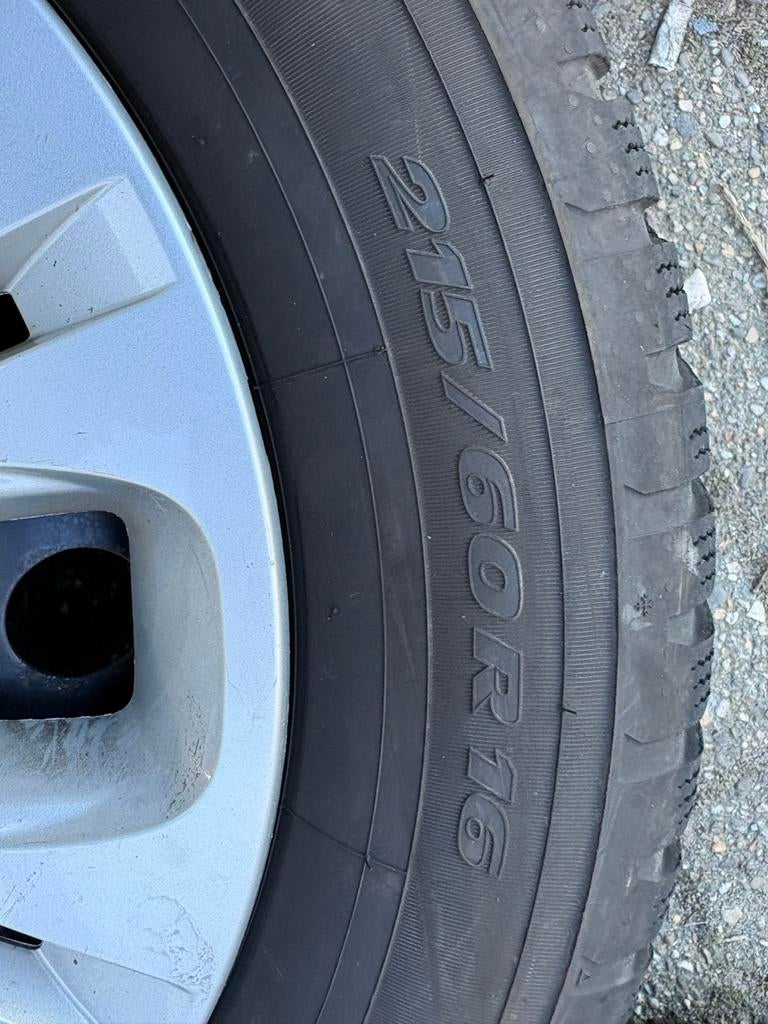 4 Winterbanden 215/60R16 TOYO TIRES, Ophalen, 16 inch, Banden en Velgen, Winterbanden