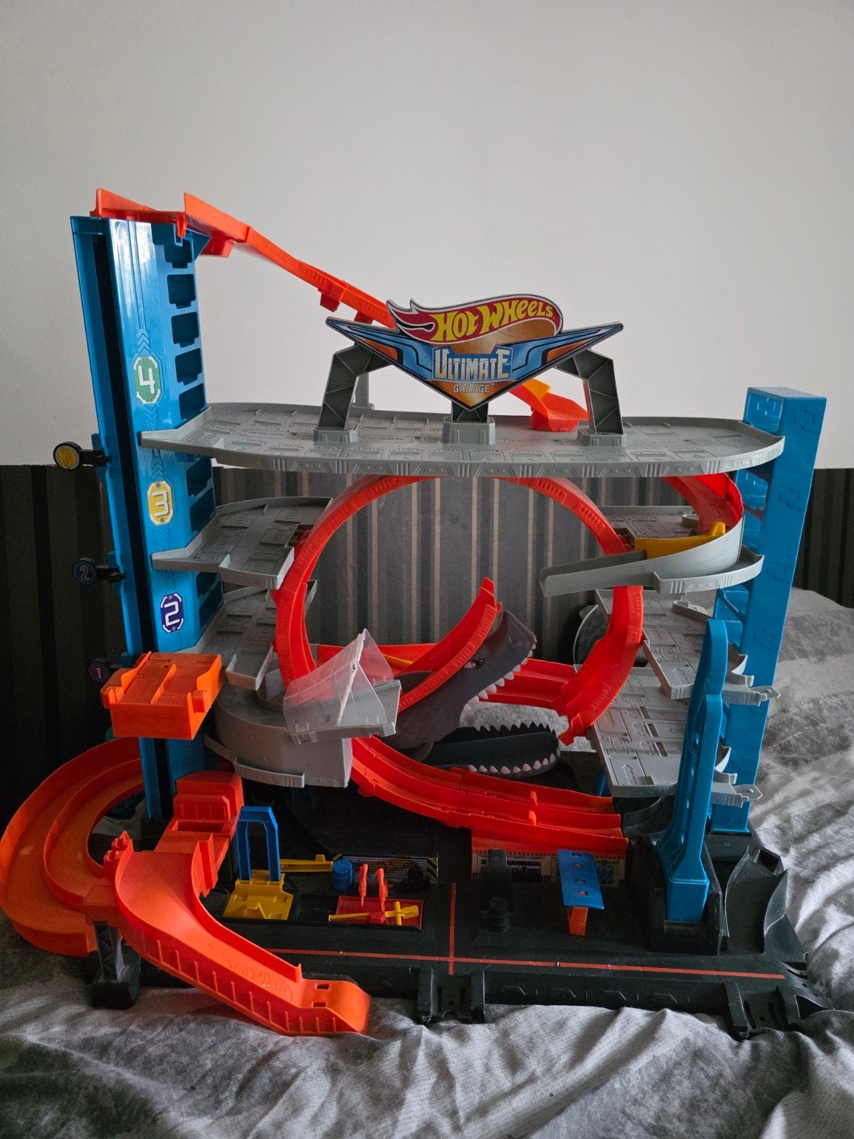 Foto 3 van Grote Hot Wheels set - Ultimate Garage, Gorilla, Wasstraat