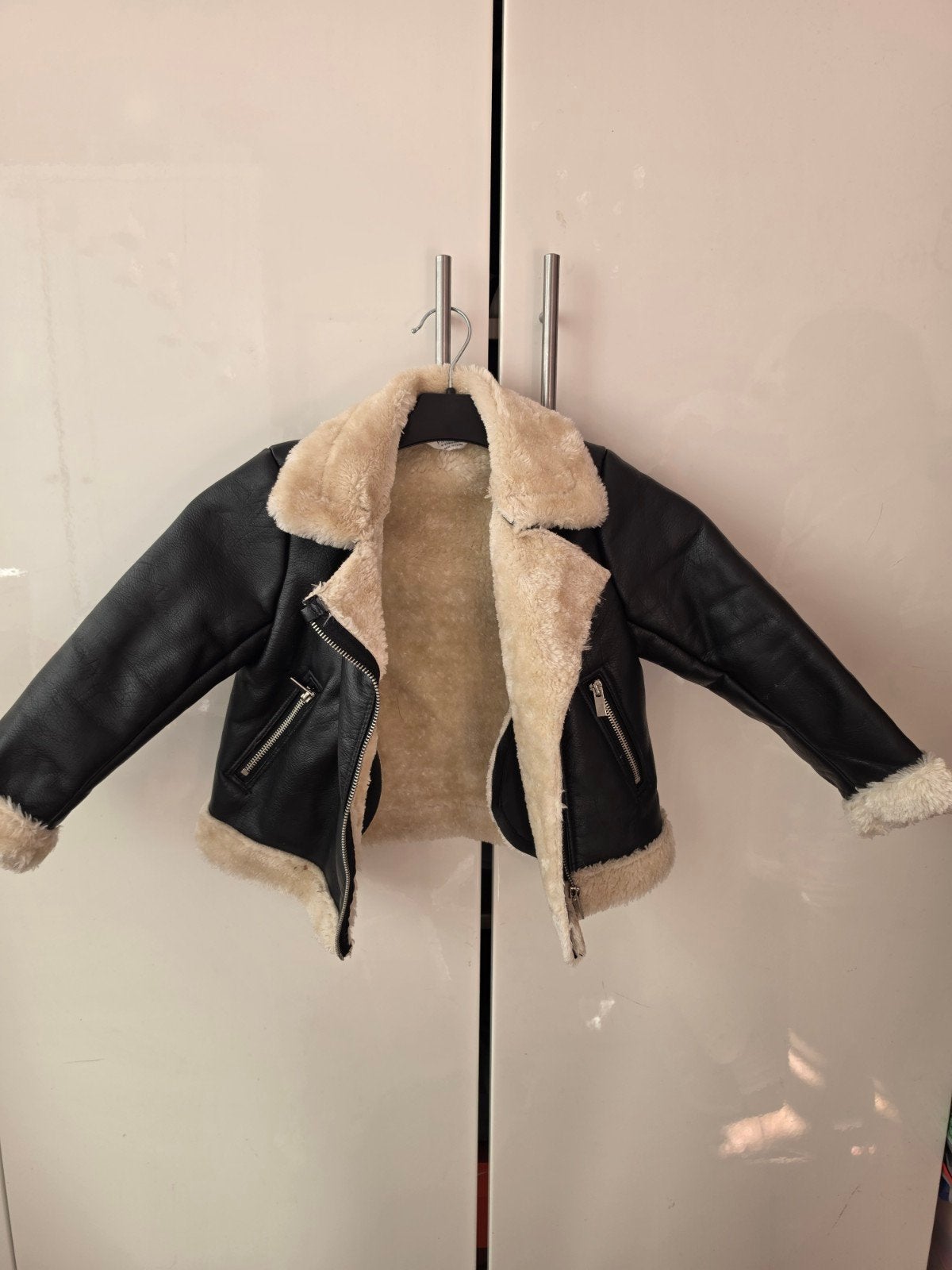 Stoere kinder pilotenjas / lemmycoat - Zwart met teddy voeri, Ophalen of Verzenden, Zo goed als nieuw, Onbekend, Jongen of Meisje