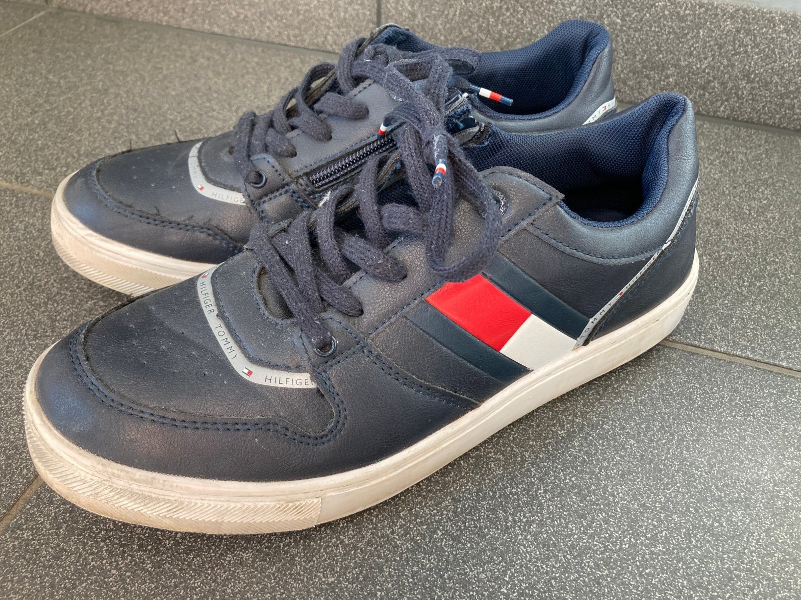 Tommy hilfiger sneakers maat 41, Gebruikt, Schoenen, Ophalen of Verzenden, Jongen