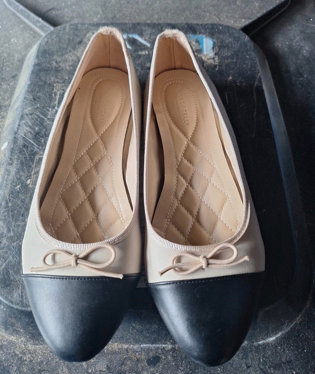 Stijlvolle ballerina's - Zo goed als nieuw, Kleding | Dames, Schoenen, Ophalen, Beige, Ballerina's, Onbekend