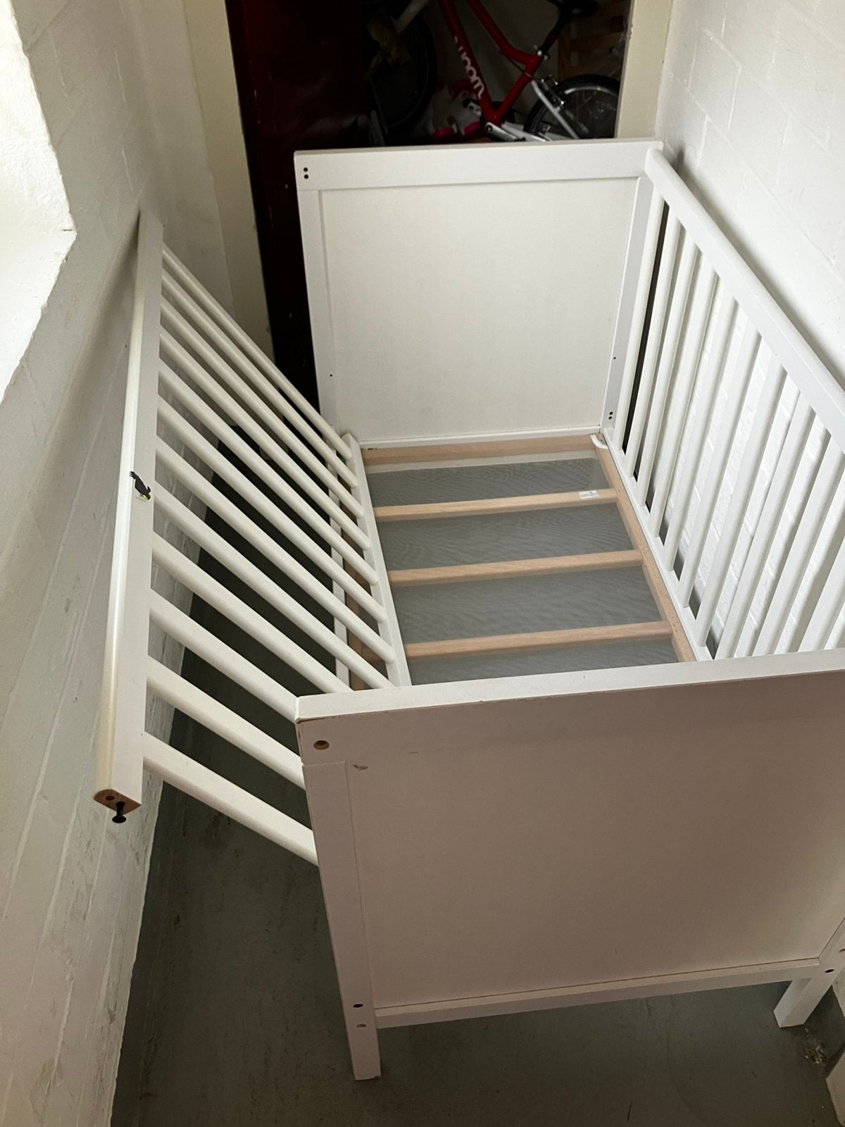 IKEA baby crib used free, Kinderen en Baby's, Babywiegjes en Ledikanten, Ophalen, Gebruikt, Ledikant