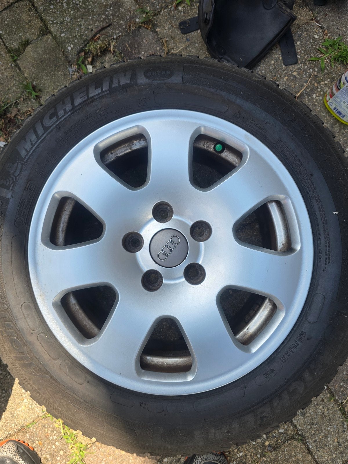 Originele Audi 15 inch velgen met Michelin winterbanden, Gebruikt, 15 inch, Banden en Velgen, Personenwagen