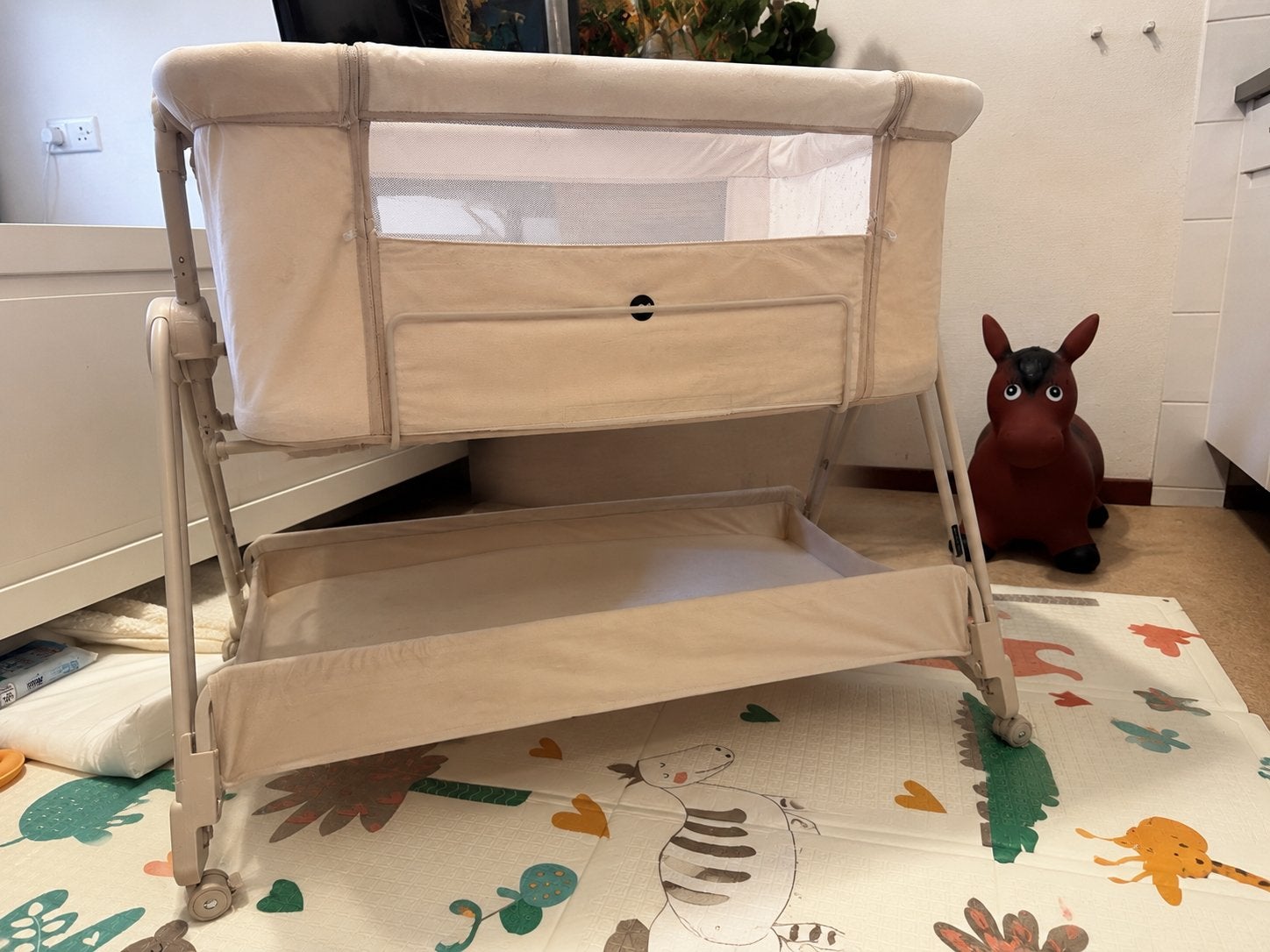 Puck Co-Sleeper Claire Crème Velours - Zo goed als nieuw, Ophalen, Zo goed als nieuw, Wieg