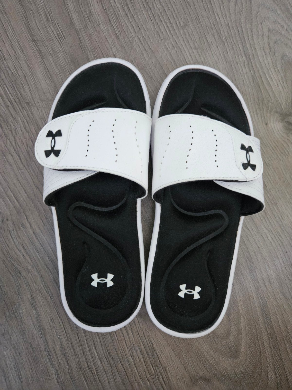 Under Armour slippers maat 40,5, Kleding | Dames, Schoenen, Wit, Zo goed als nieuw, Under Armour, Ophalen