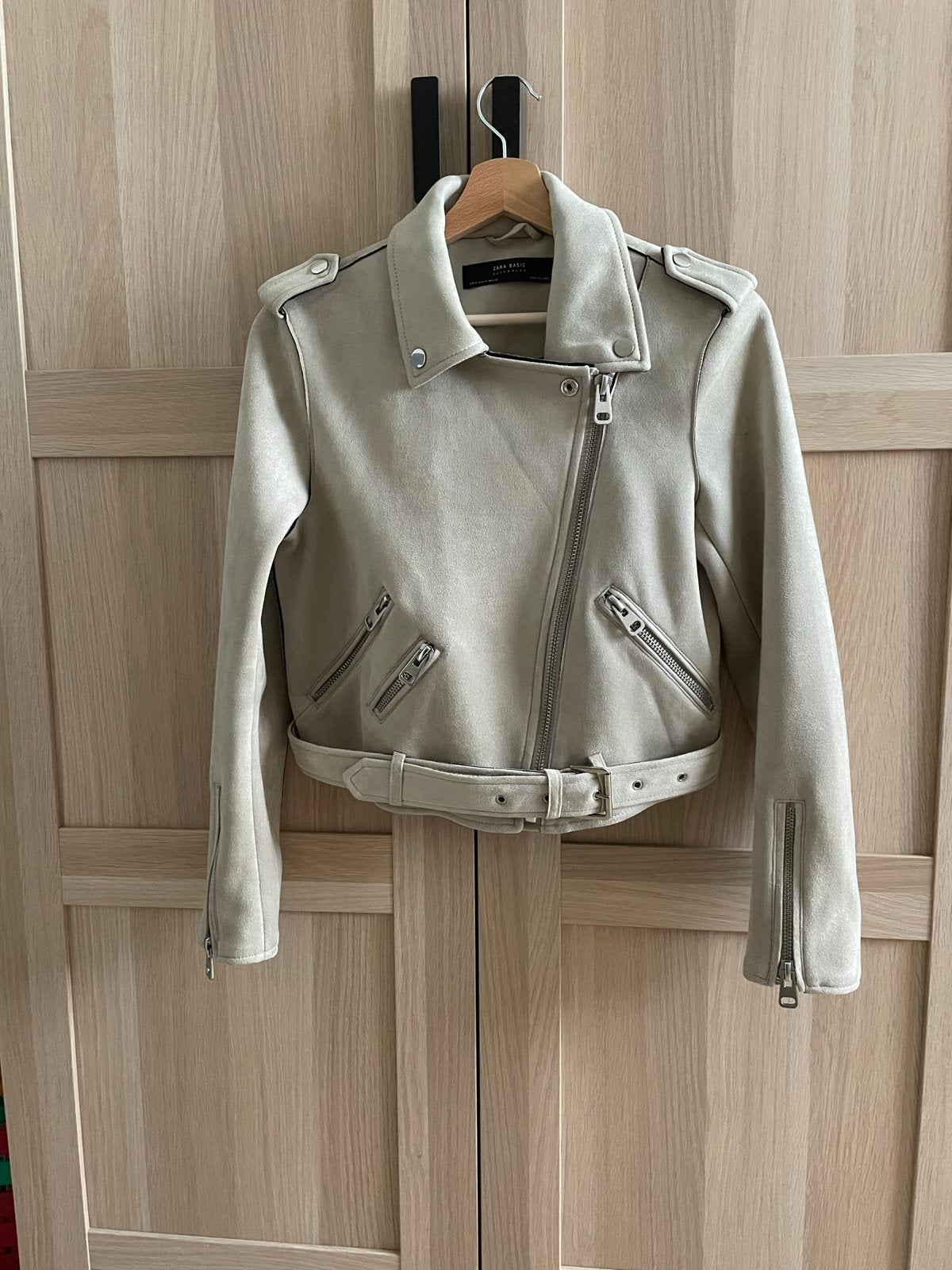 Zara Basic suède-look bikerjack maat M, Verzenden, Zo goed als nieuw, Maat 38/40 (M), Beige