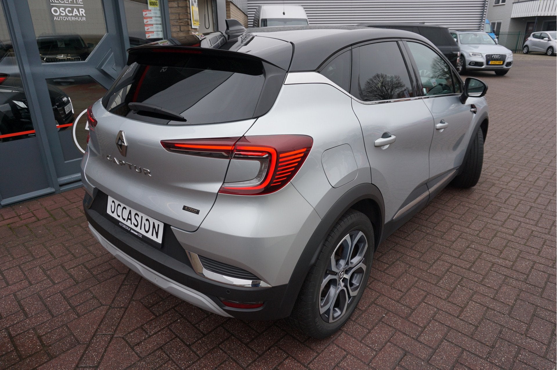 Renault Captur 1.6 E-Tech Plug-in Hybrid 160 Techno, Auto's, Gebruikt, Zwart, 4 cilinders, Bedrijf