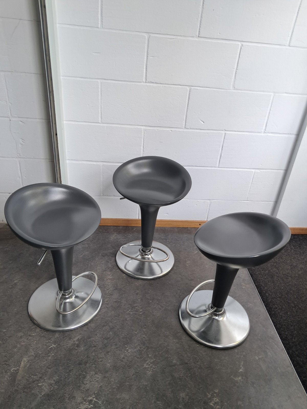 Magis stoelen antraciet, Ophalen