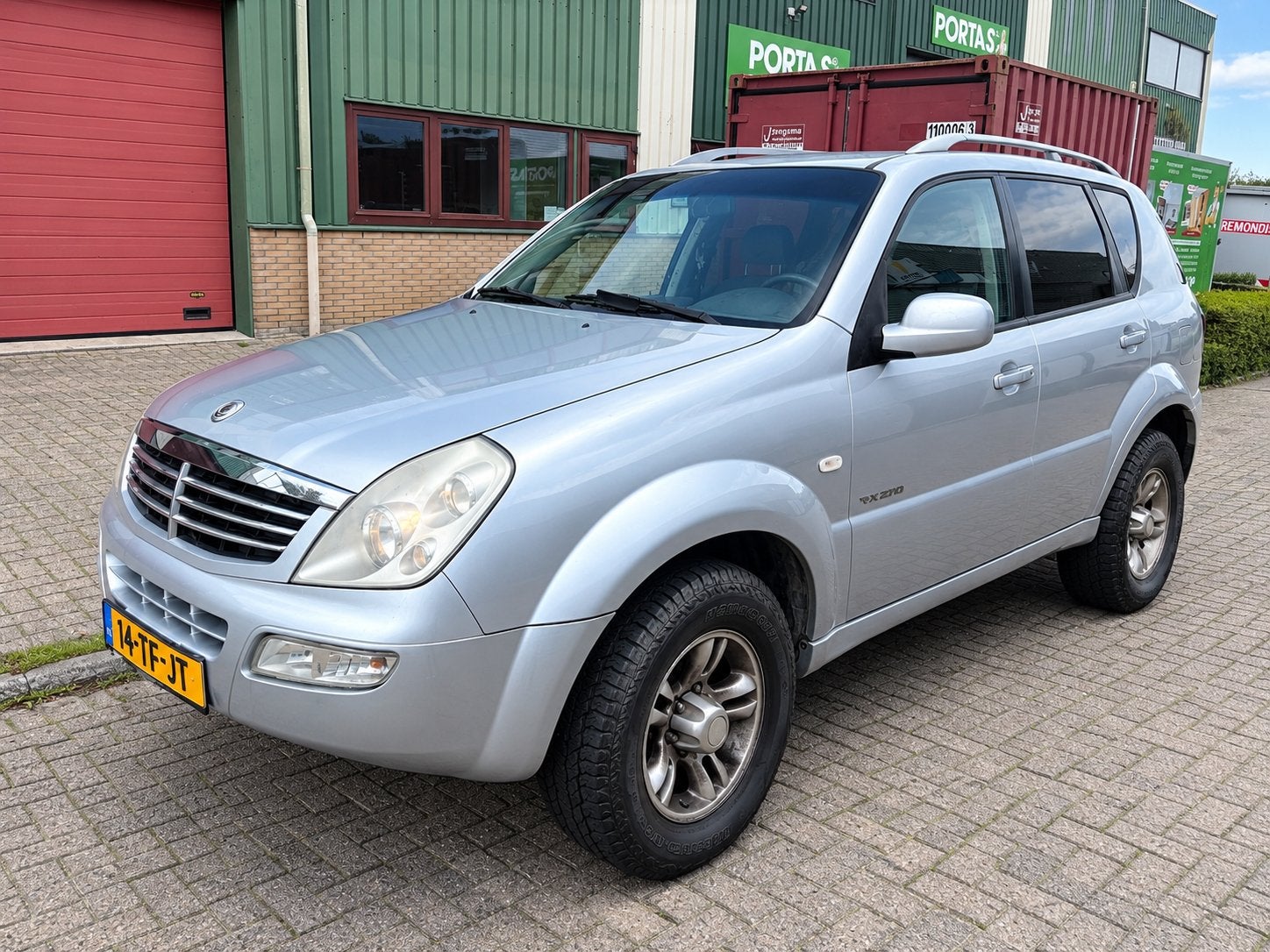 SsangYong Rexton 2.3i benzine handbak Trekhaak 3500 kg Airco, Auto's, Stof, Zwart, 4 cilinders, 150 pk