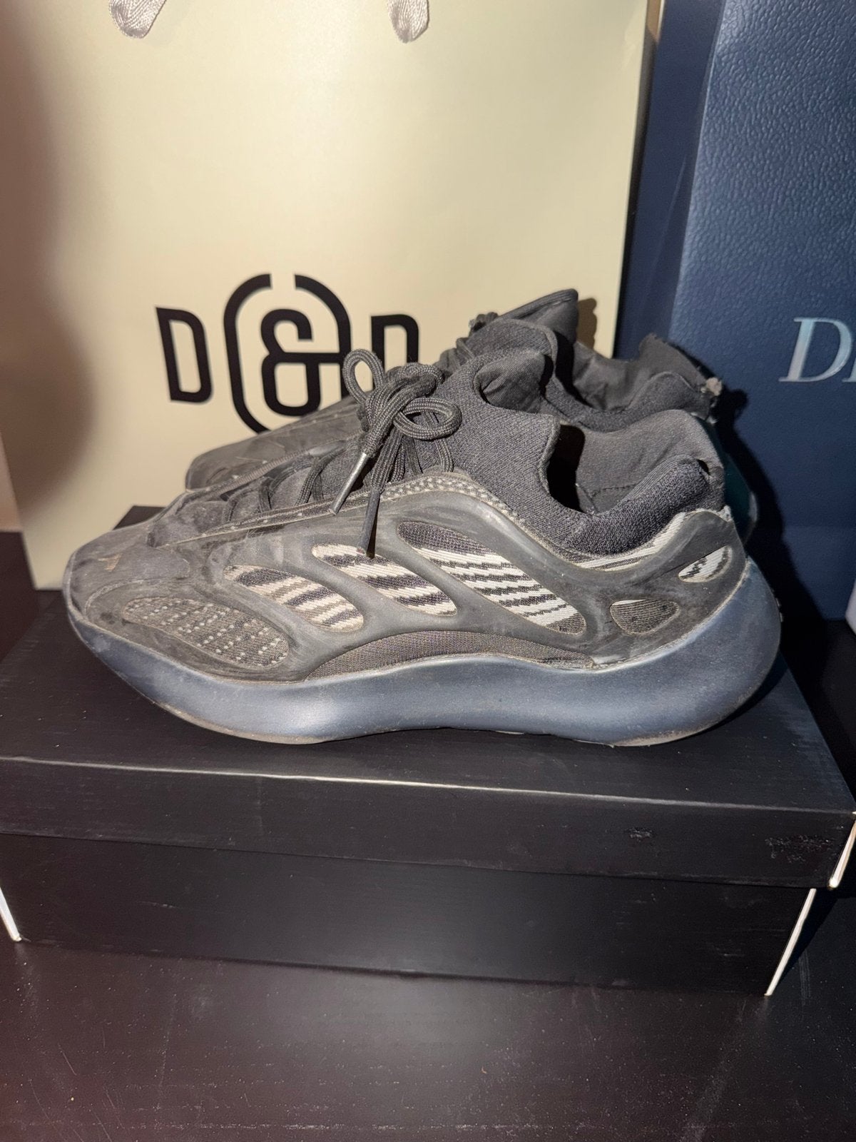 Yeezy 700 v3 - Maat 43 - Gedragen, Kleding | Heren, Schoenen, Verzenden, Gedragen, Zwart, Sneakers of Gympen