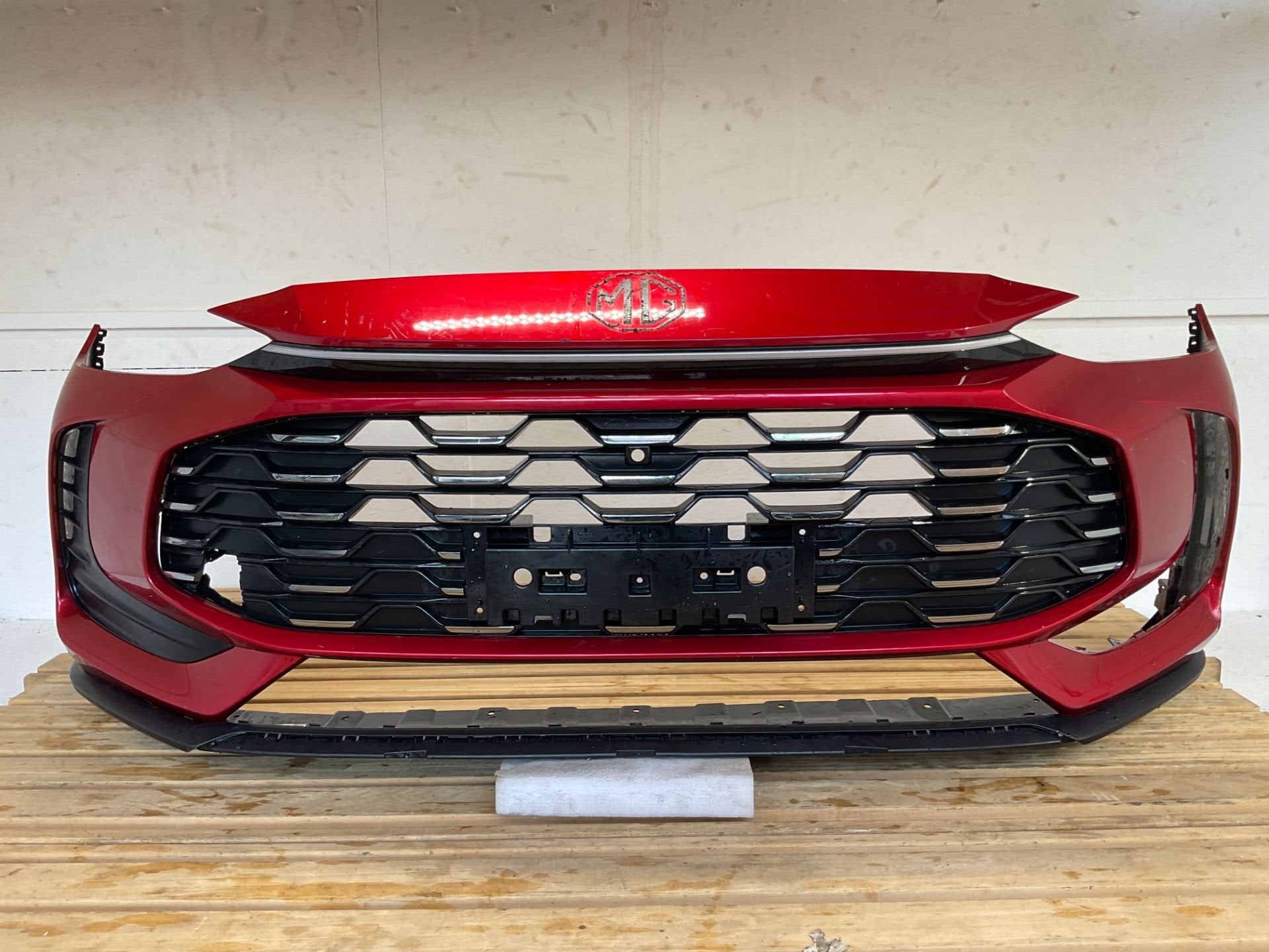 Bumper MG ZS 11406562 Voorbumper 24-26 R2440RM, Gebruikt, Voor, Ophalen of Verzenden, Bumper