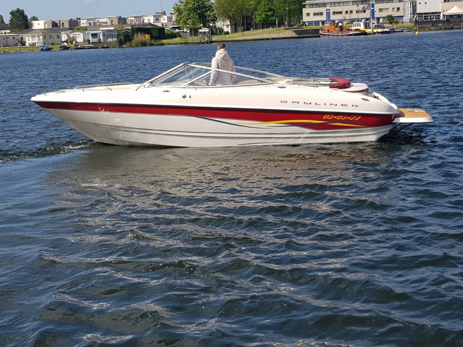 Bayliner Capri 2350 bowrider, Watersport en Boten, Speedboten, Gebruikt, Bayliner, Benzine, 200 pk of meer, Binnenboordmotor, Polyester