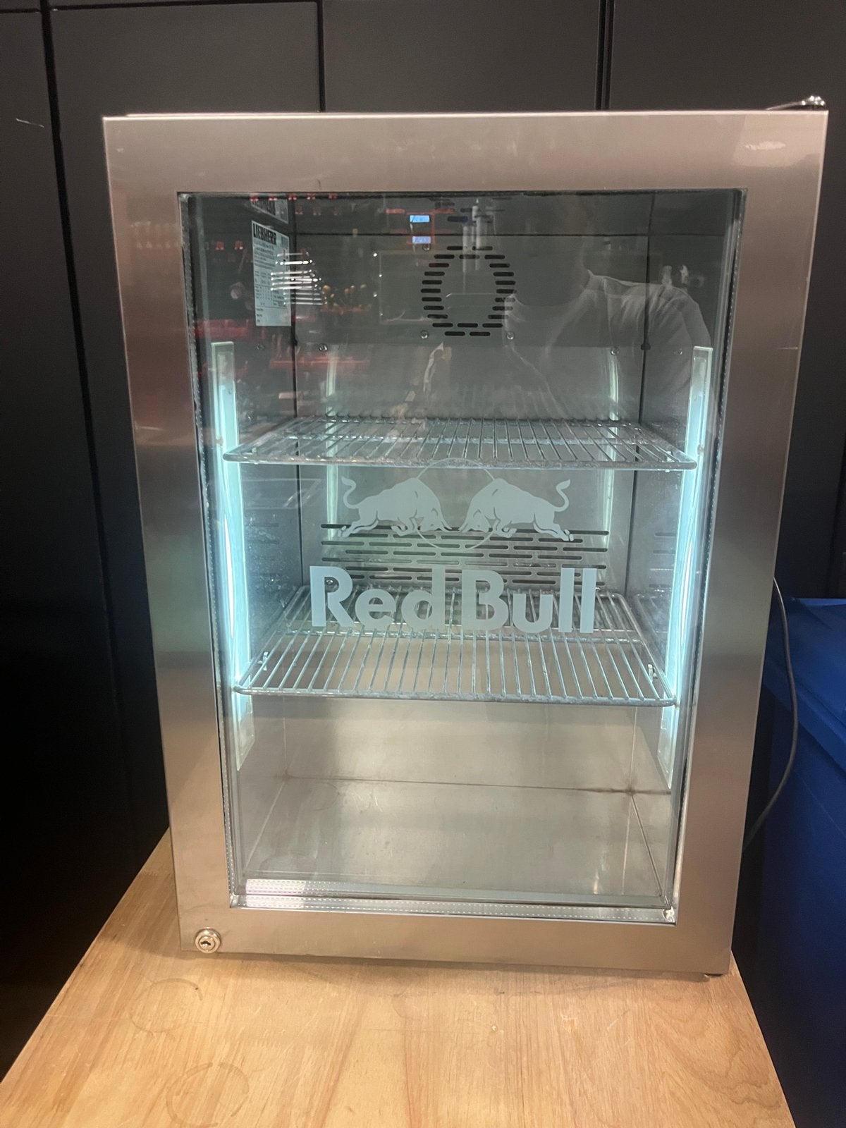 Red Bull Cooler, Ophalen, Zonder vriesvak, Minder dan 45 cm, Minder dan 85 cm