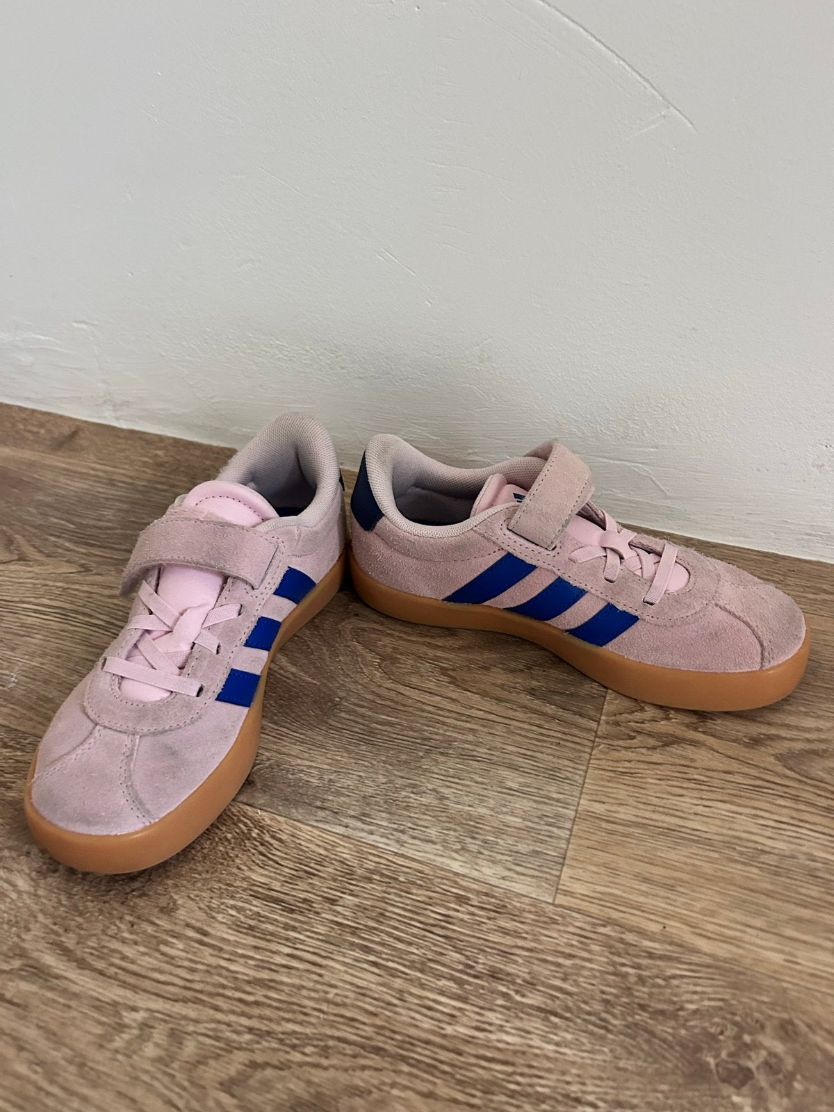 Adidas Roze Suède Klittenband Schoenen Maat 33, Ophalen of Verzenden, Gebruikt, Jongen of Meisje, Schoenen