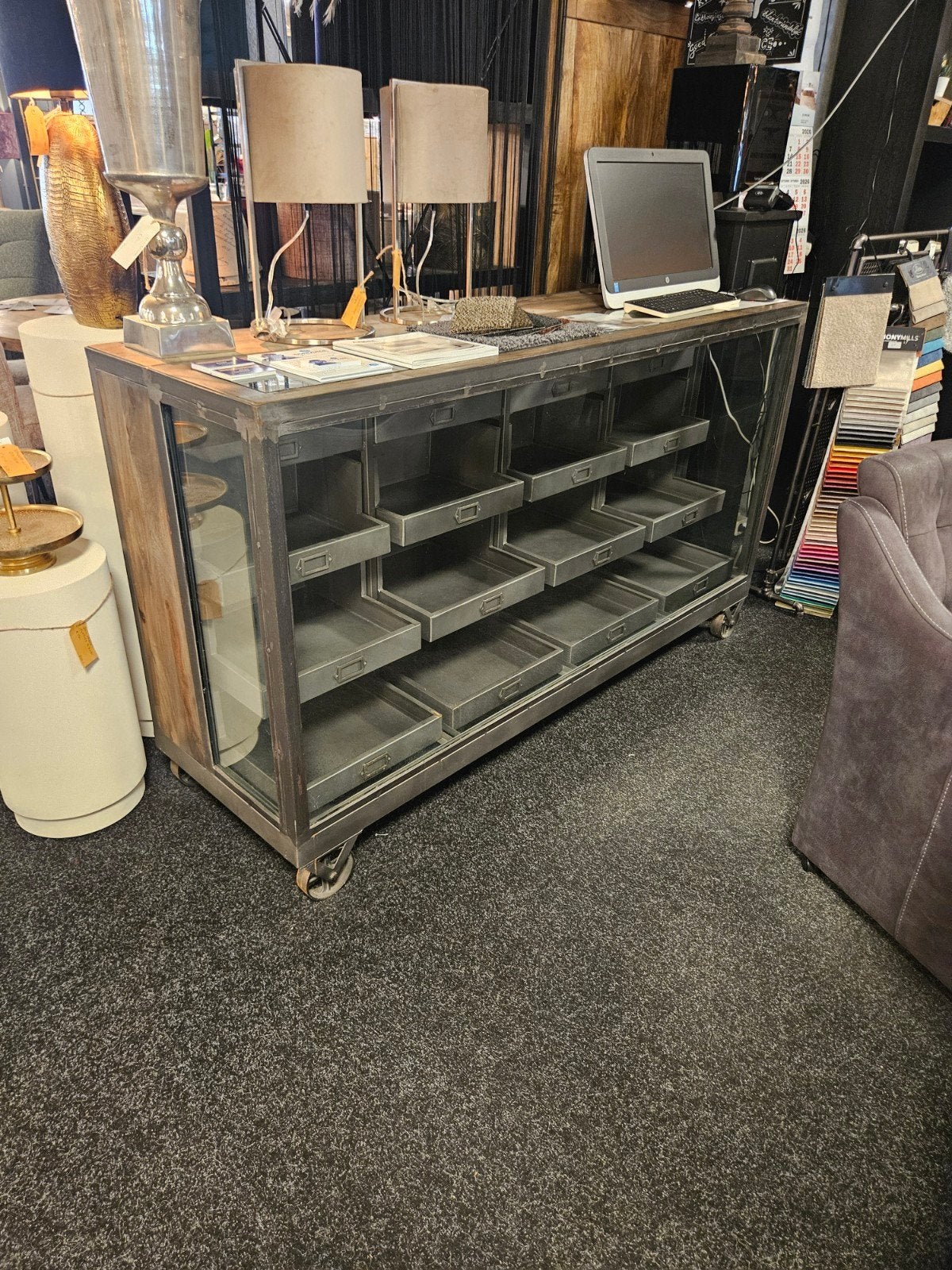 balie / vitrine  180cm met 16 lades, Ophalen, Zo goed als nieuw