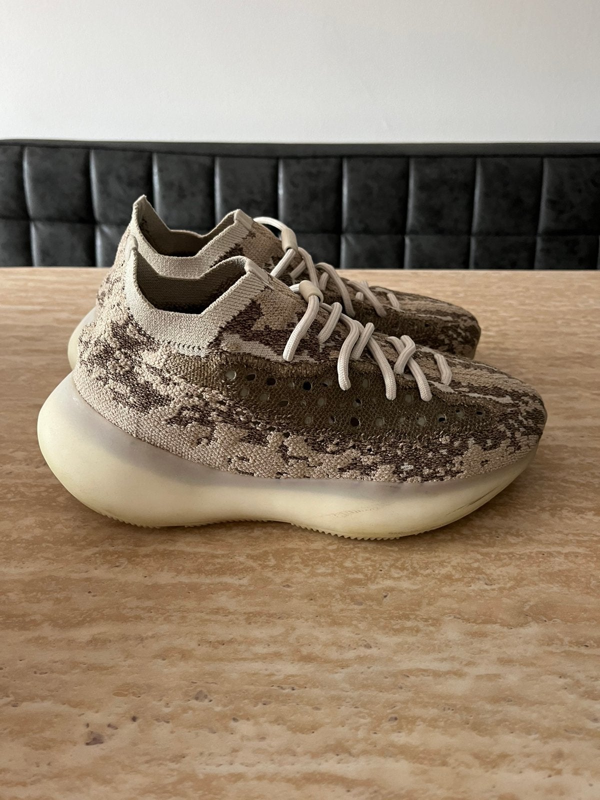 Adidas Yeezy Boost 380 Pyrite, Kleding | Heren, Schoenen, Overige kleuren, Ophalen of Verzenden, Sneakers of Gympen, Zo goed als nieuw