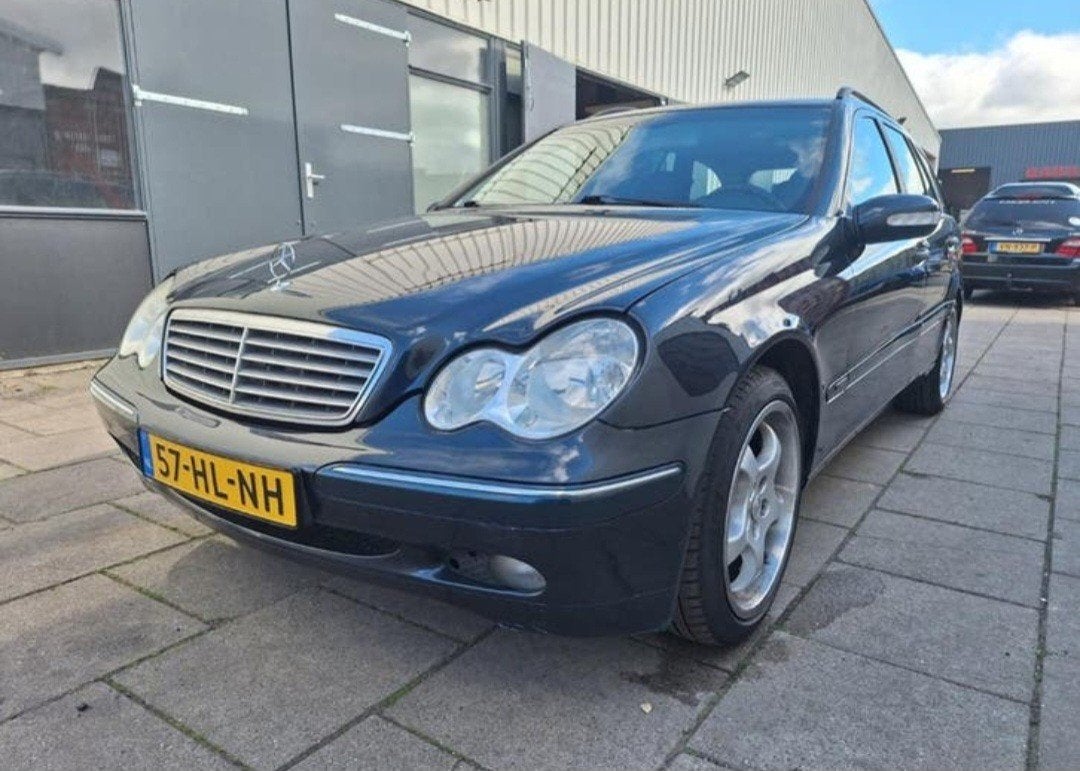 Mercedes-Benz C-Klasse 2.0 C180 Combi 2001 Zwart, 1998 cc, Achterwielaandrijving, 4 cilinders, 129 pk