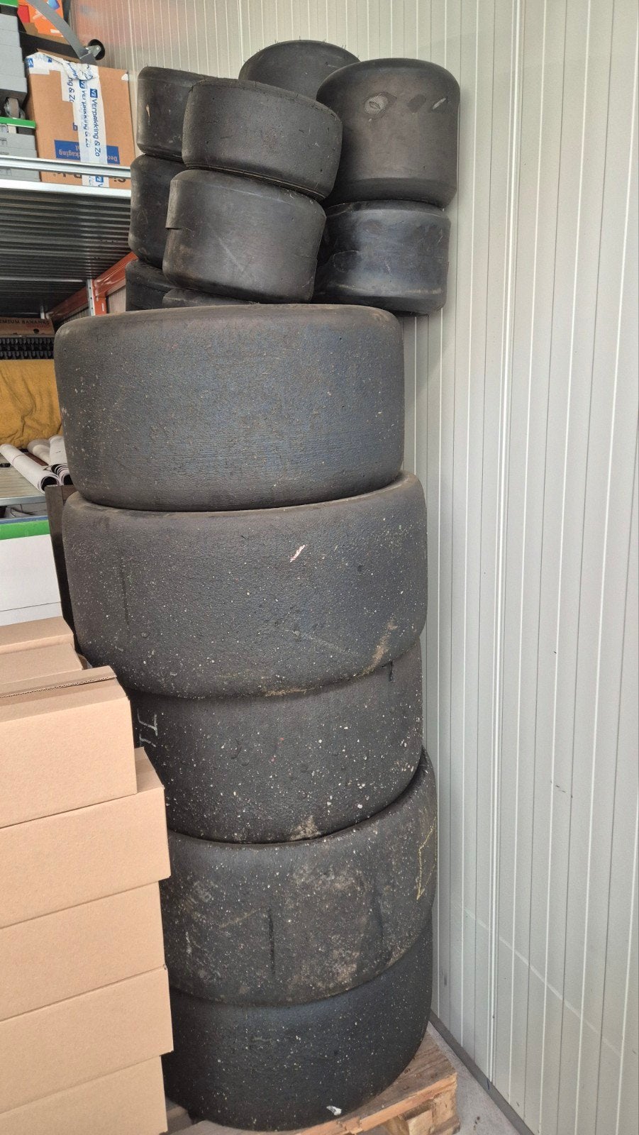 Partij banden: kartbandjes, Michelin Clio Cup slicks, etc., Ophalen
