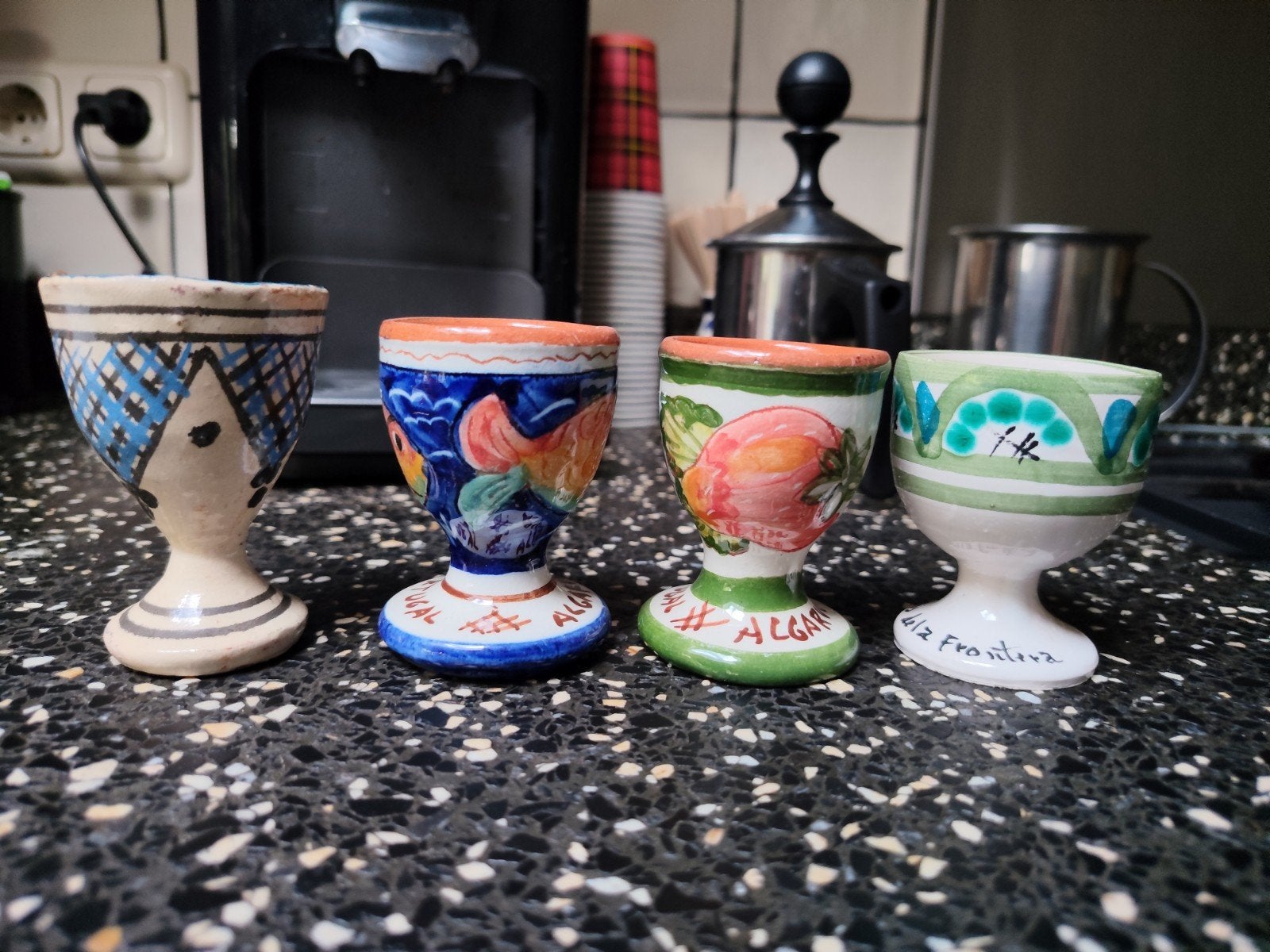 4 handpainted eierdopjes, Ophalen of Verzenden, Porselein, Overige stijlen, Overige typen