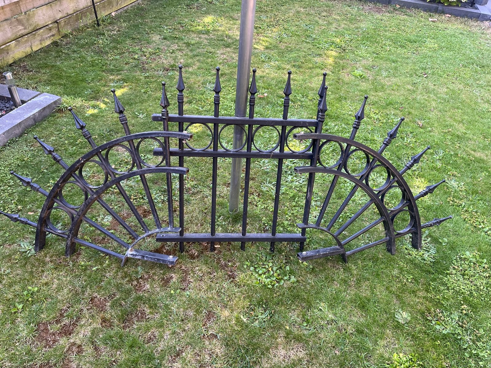 Decoratief hekwerk: waaier en middenstuk (3 delen), Ophalen of Verzenden, Gebruikt, IJzer, Sierhekwerk