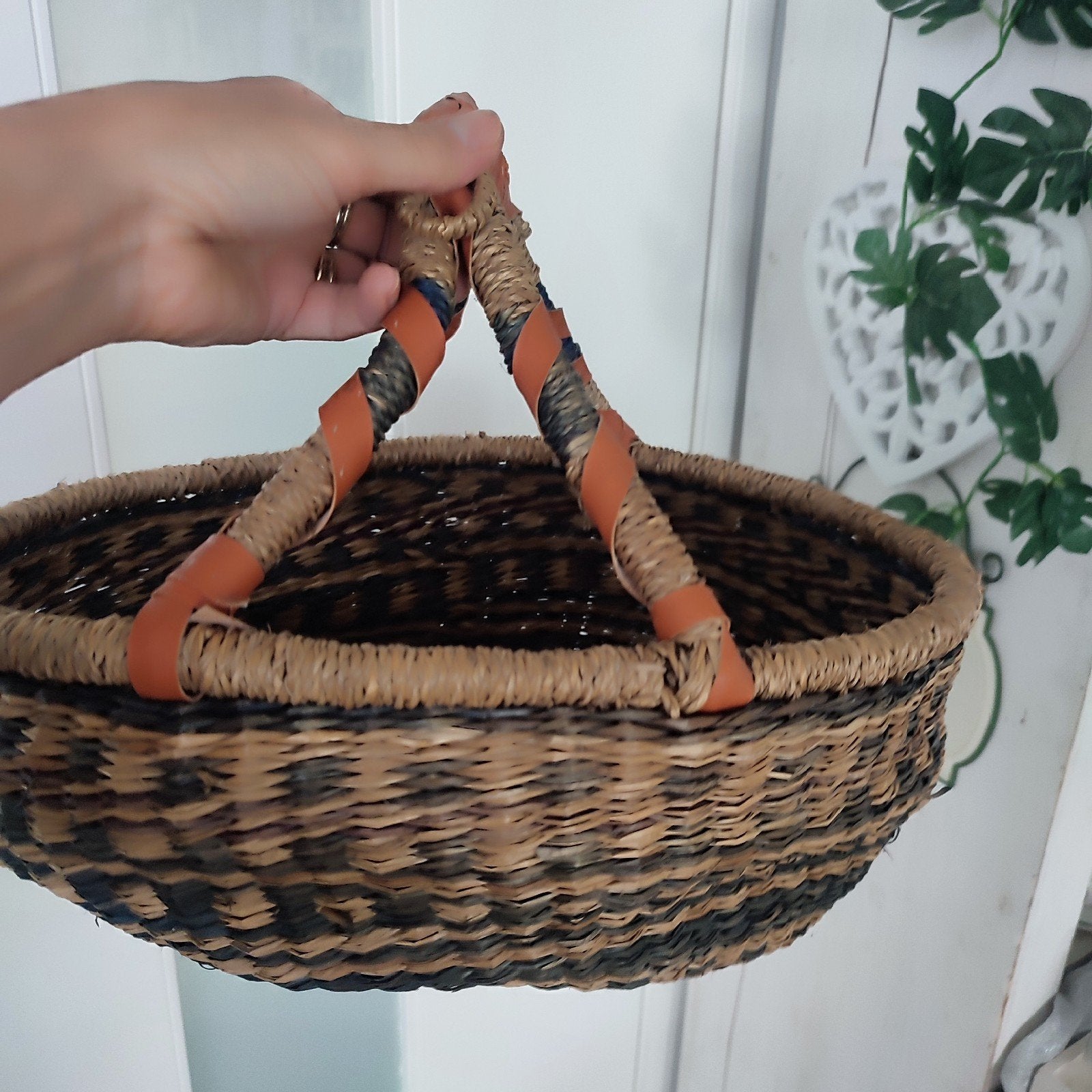 Franse gevlochten rieten mand, meerkleurig met handvat 40x35, Antiek en Kunst, Curiosa en Brocante, Ophalen of Verzenden