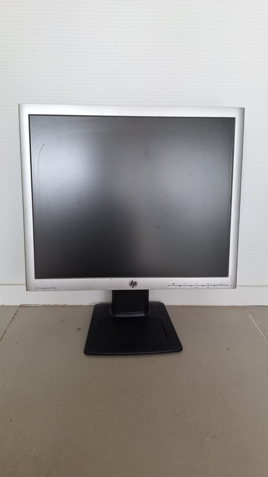 HP Compaq LA1956x Monitor - Gebruikt, Computers en Software, Ophalen, Gebruikt, Kantelbaar, DisplayPort