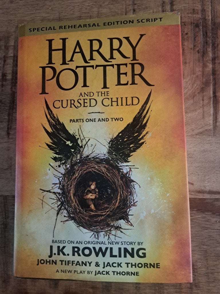 Harry Potter and the cursed child, (deel 1en 2) Engelstalig, Verzamelen, Harry Potter, Ophalen of Verzenden, Gebruikt, Boek of Poster