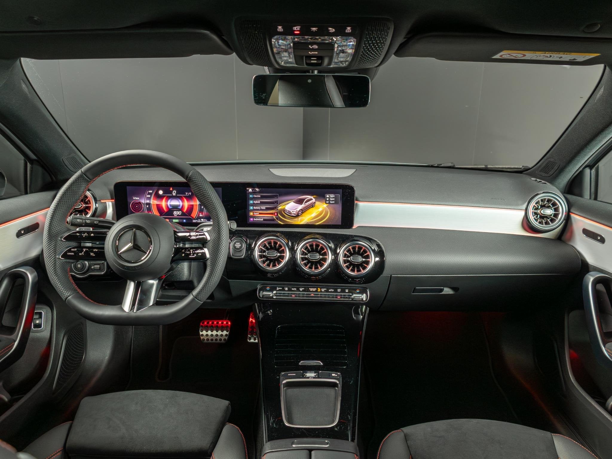 Mercedes-Benz A-Klasse Hatchback 250 e Business Solution AMG, Auto's, Mercedes-Benz, Dealer onderhouden, 4 cilinders, 163 pk, Bedrijf