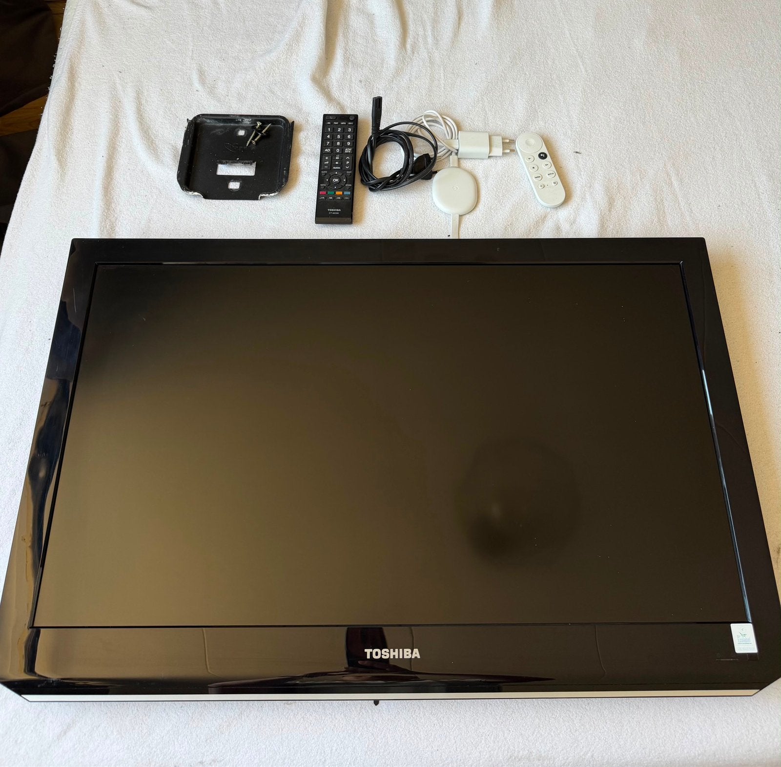 Toshiba TV met Google Chromecast en ophangsysteem, Verzenden, LCD, 80 tot 100 cm, 100 Hz
