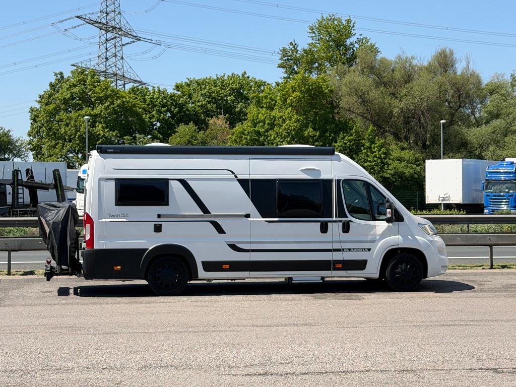 Adria Twin Axess 640 SL – 2020 – 24.250 km, Caravans en Kamperen, Campers, Koelkast, Buscamper of Camperbus, Luifel, Ringverwarming