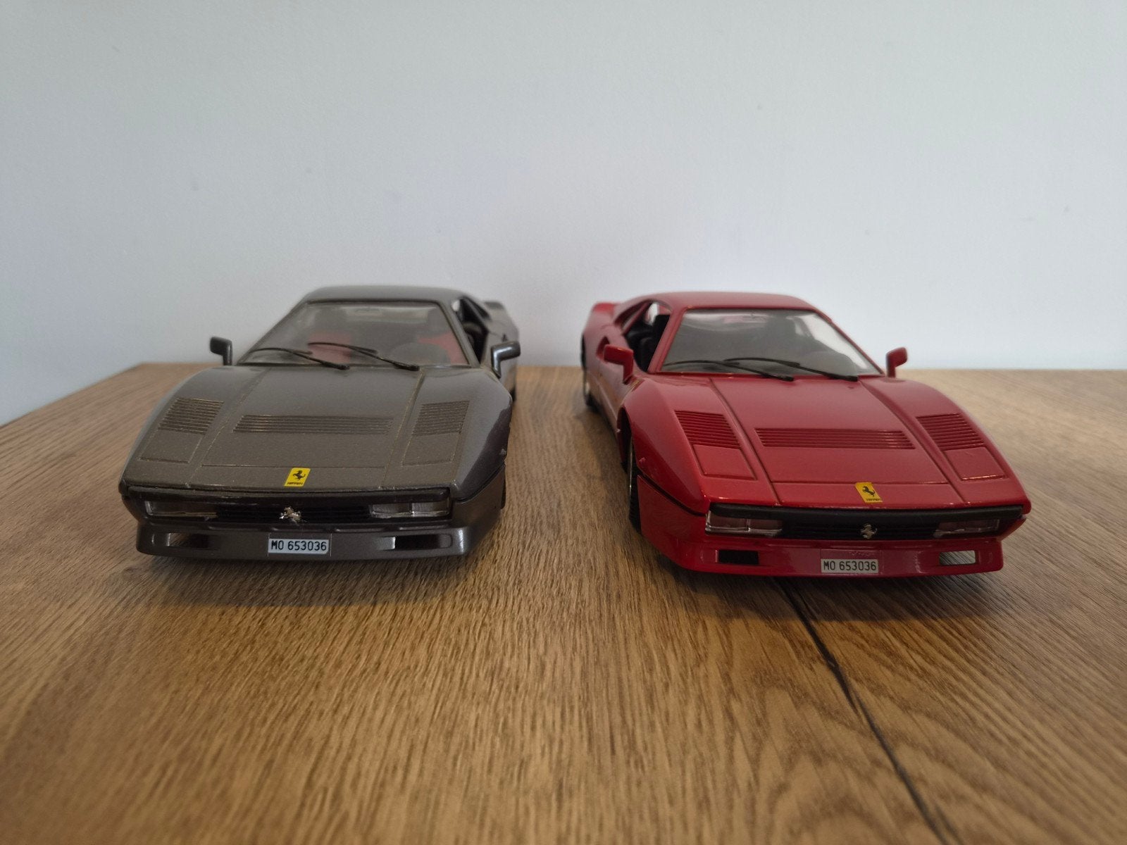 Ferrari 288 GTO modelauto's (rood en grijs) 1:18, Ophalen of Verzenden, Zo goed als nieuw, Auto, Overige merken