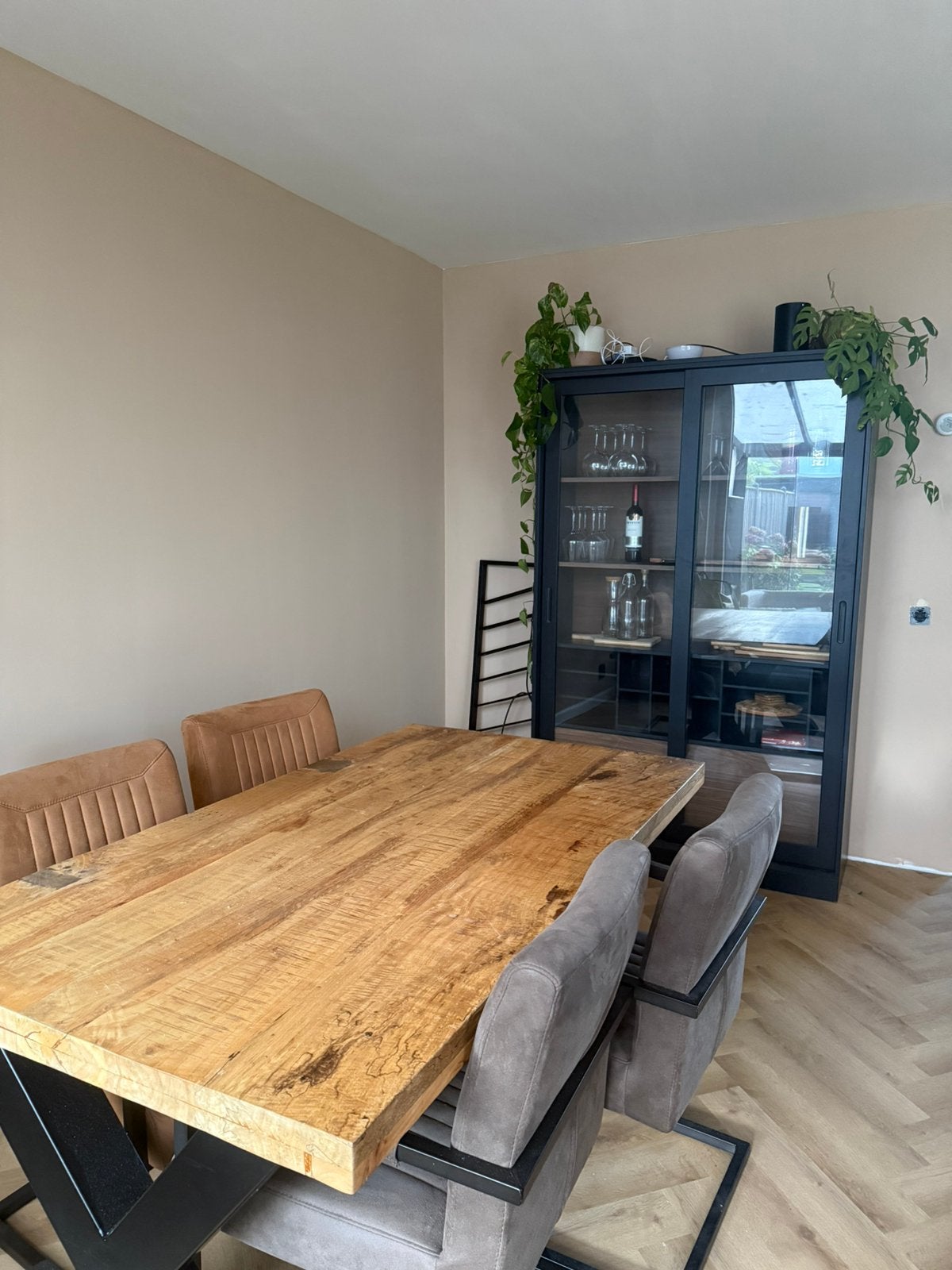 Eettafel en stoelen, Ophalen