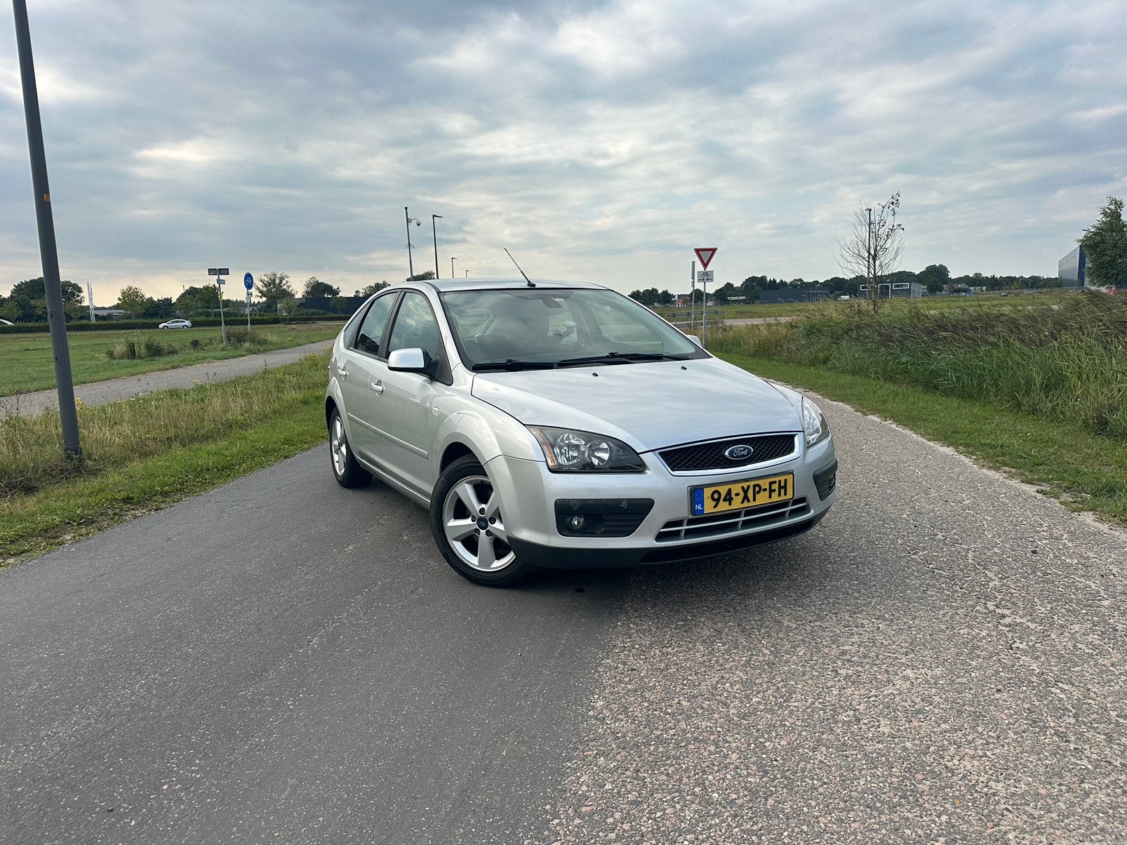 Ford Focus 1.6 74KW 5D 2007 Grijs, Auto's, 1596 cc, 15 km/l, 4 cilinders, Origineel Nederlands