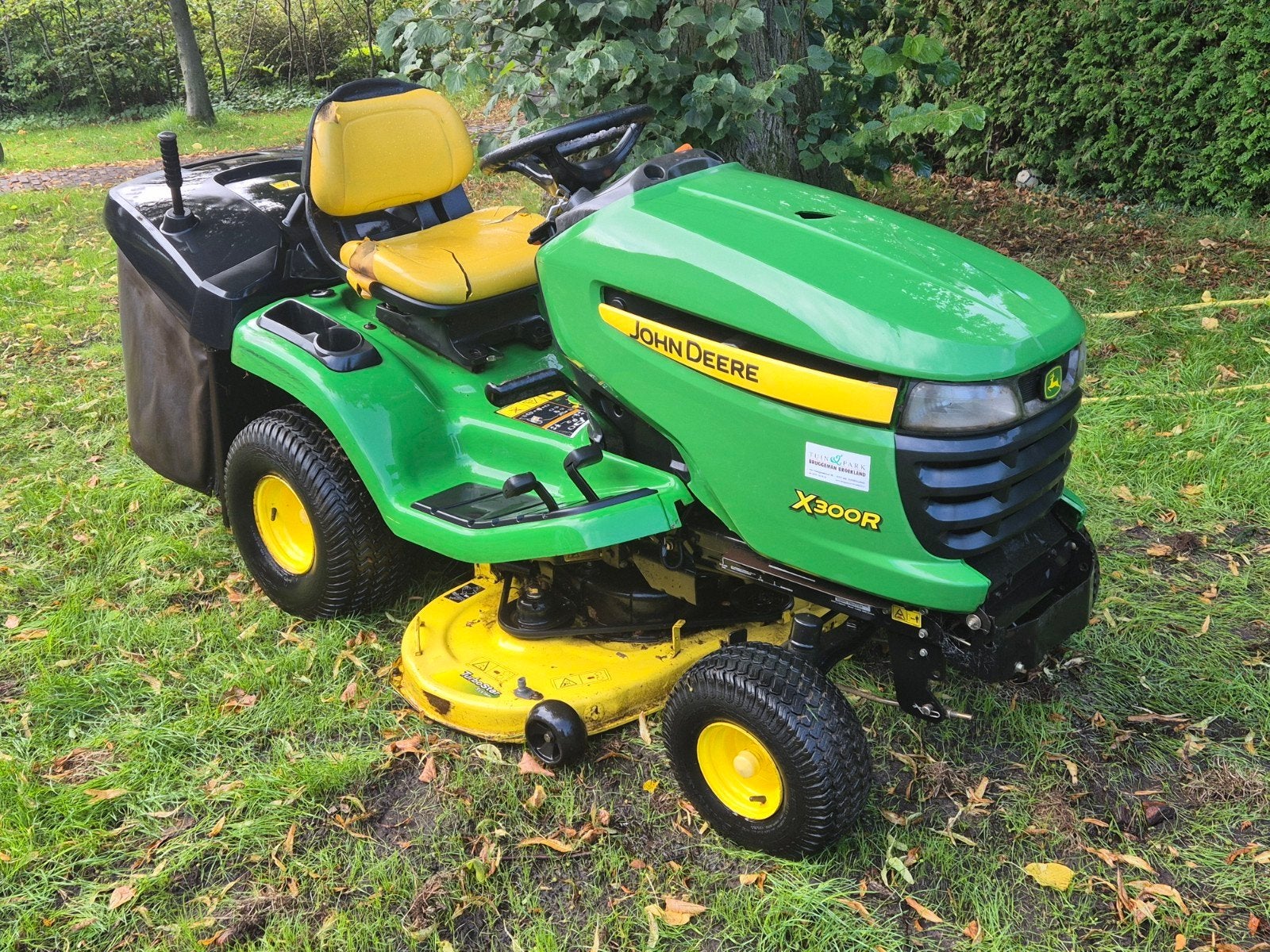 John Deere X300R Zitmaaier - Gebruikt, Cirkelmaaier, Gebruikt, Opvangbak, Benzine-grasmaaier