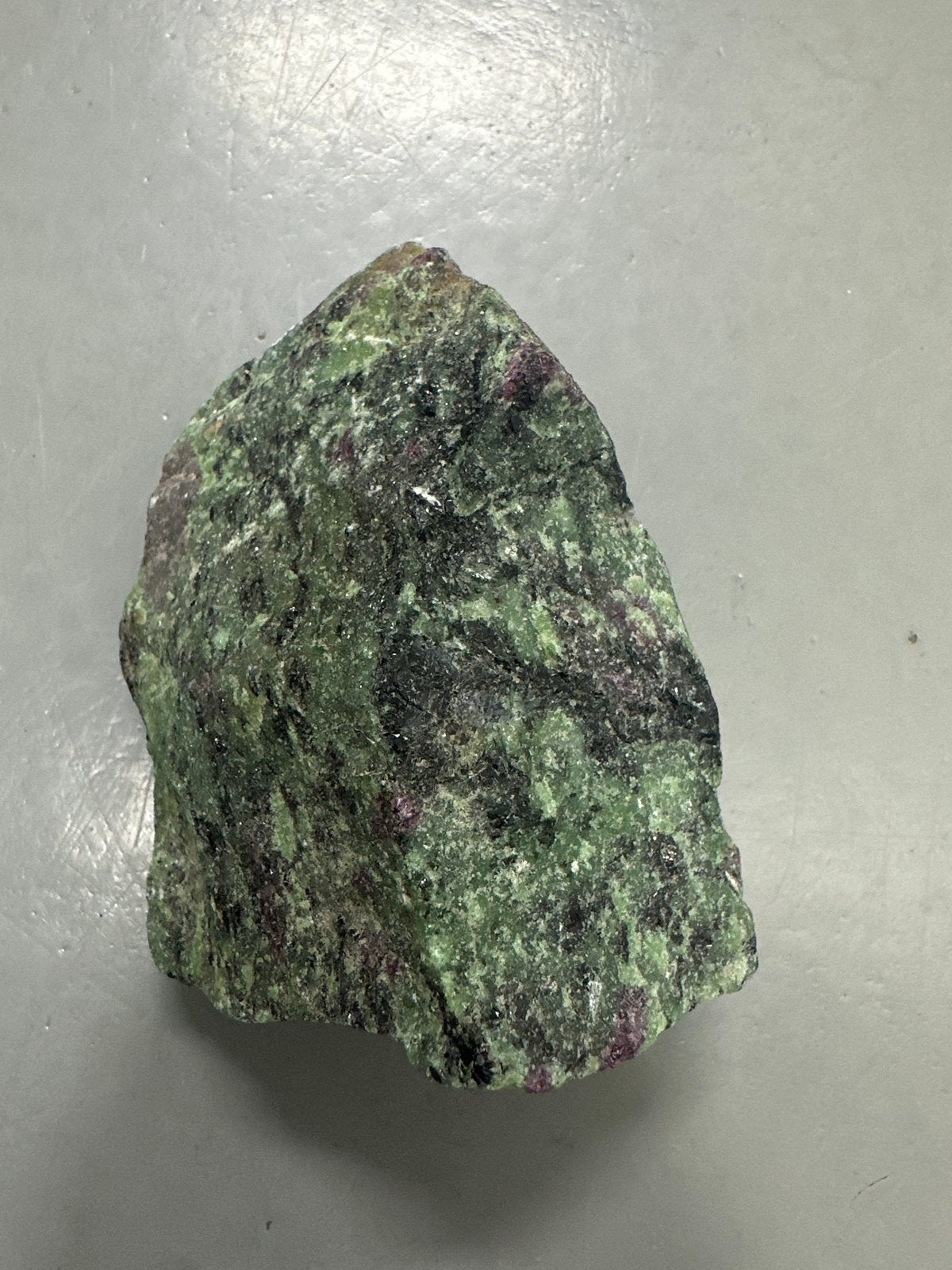Prachtige Zoisiet met Robijn ruwe steen, Ophalen of Verzenden, Mineraal