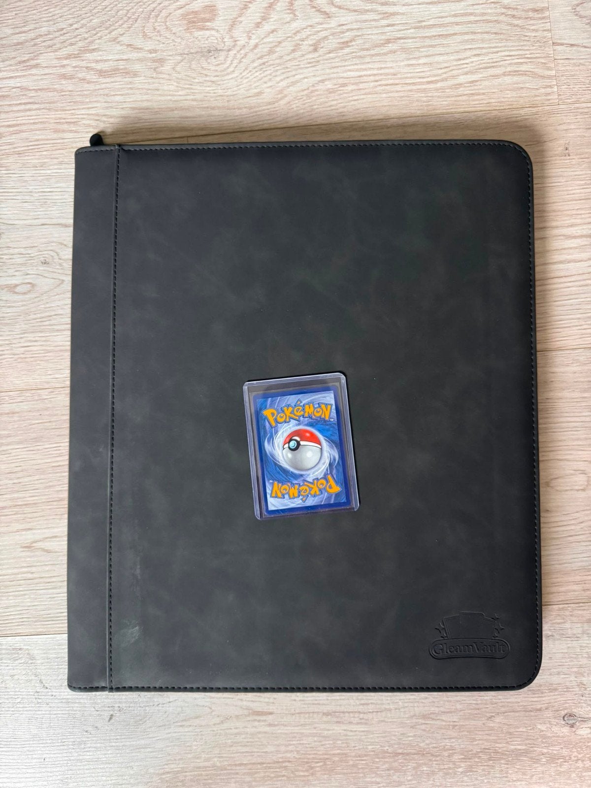 Premium Toploader Map voor 360 Pokémon Kaarten Waterafstote, Hobby en Vrije tijd, Ophalen of Verzenden, Nieuw