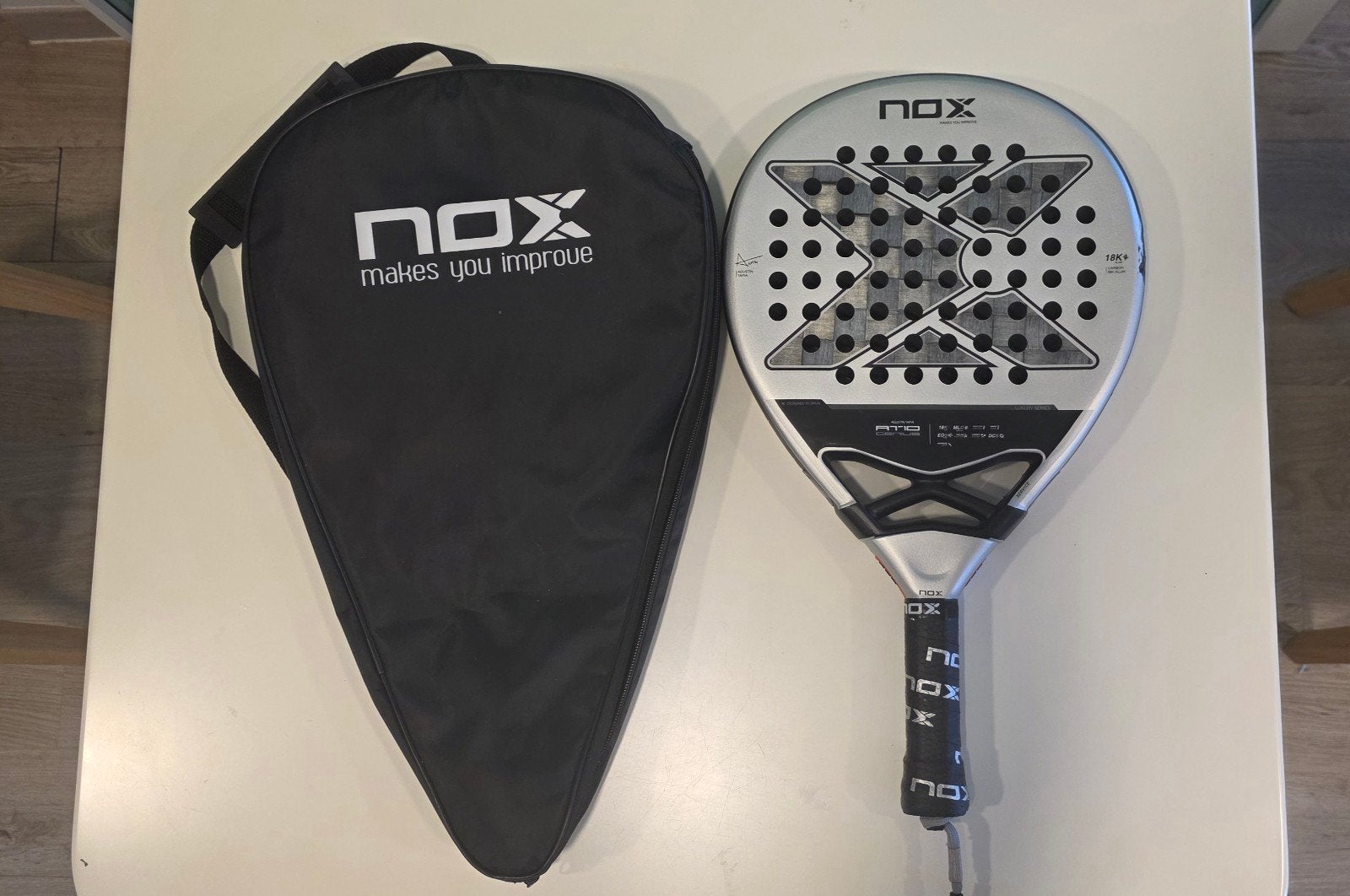 NOX AT10 GENIUS 18K Inclusief originele Nox hoes., Ophalen of Verzenden, Gebruikt, Padelracket