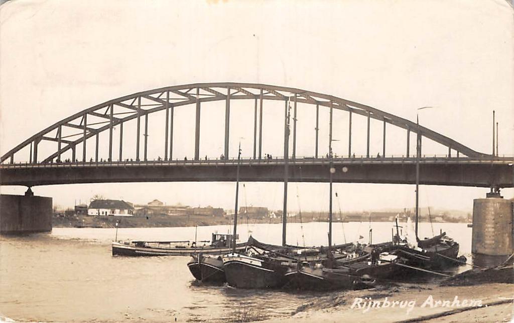 Arnhem Rijnbrug Scheepvaart stalen boogbrug Newo fotokaart, Ophalen of Verzenden, 1920 tot 1940, Gelopen, Gelderland